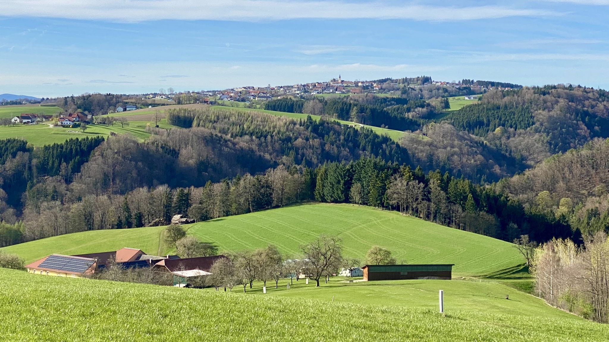 Blick zurück übers Aschachtal auf St. Agatha