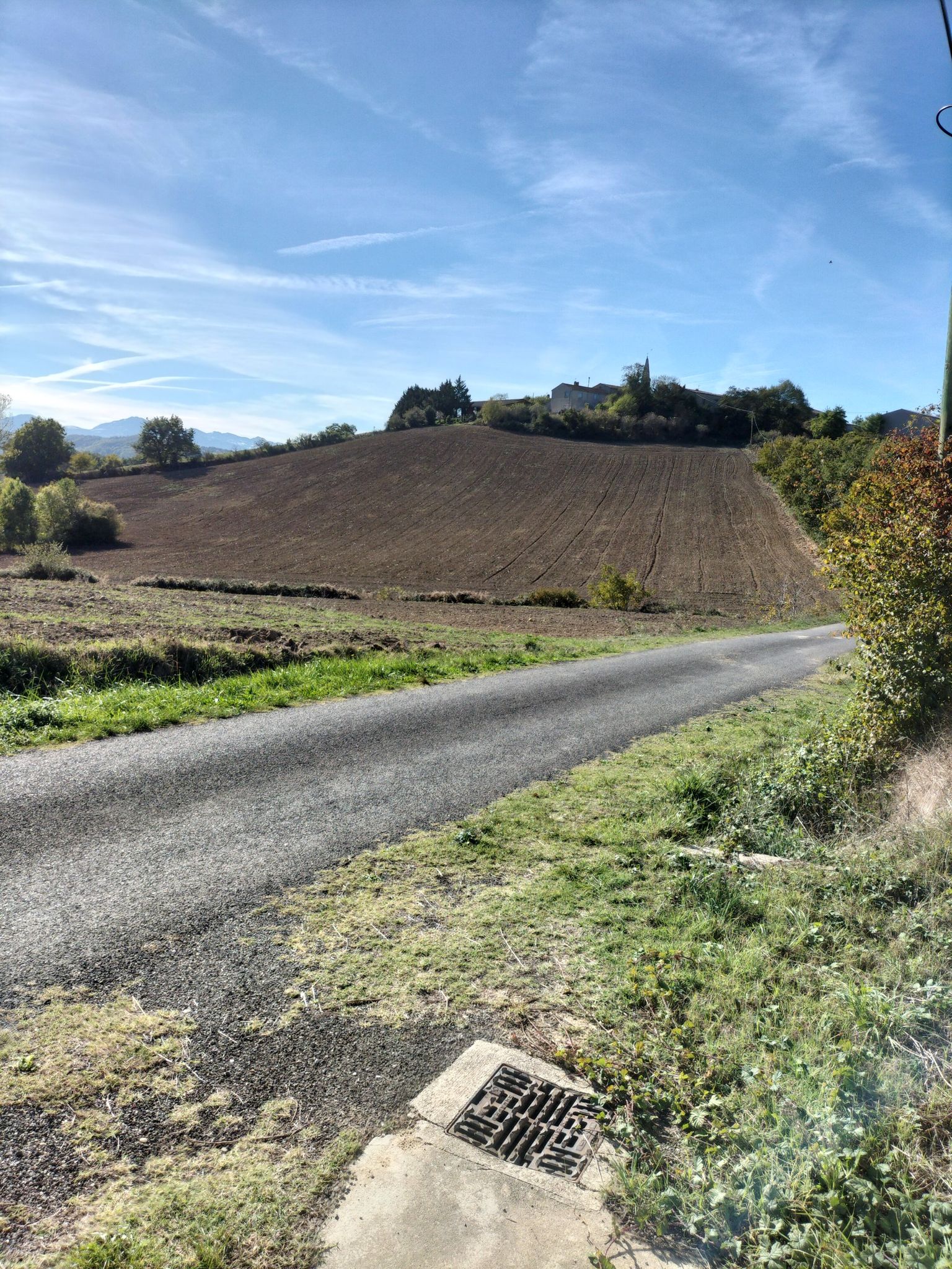 Le village de Lignairolles depuis la station de pompage