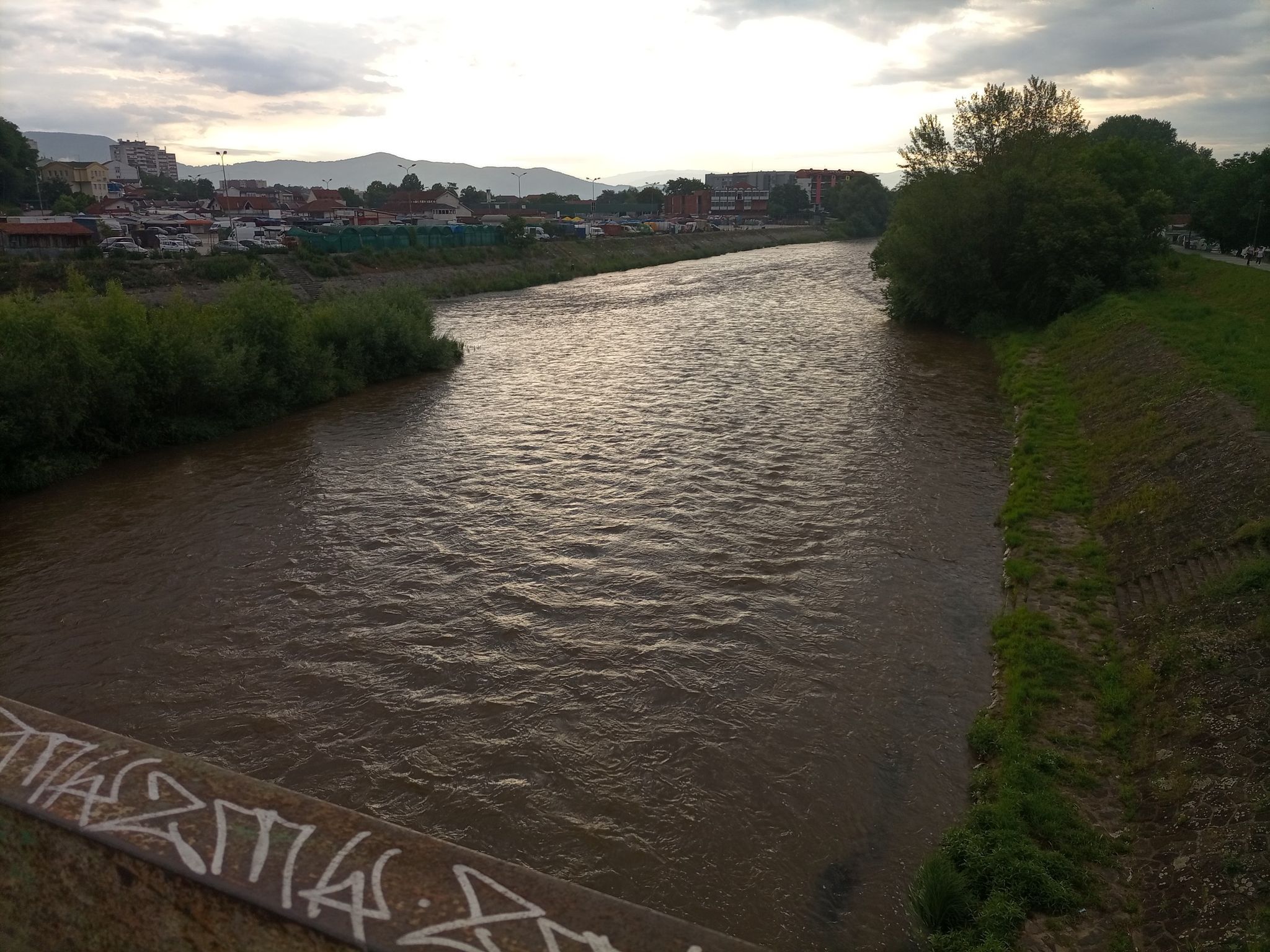 il fiume che attraversa la città...