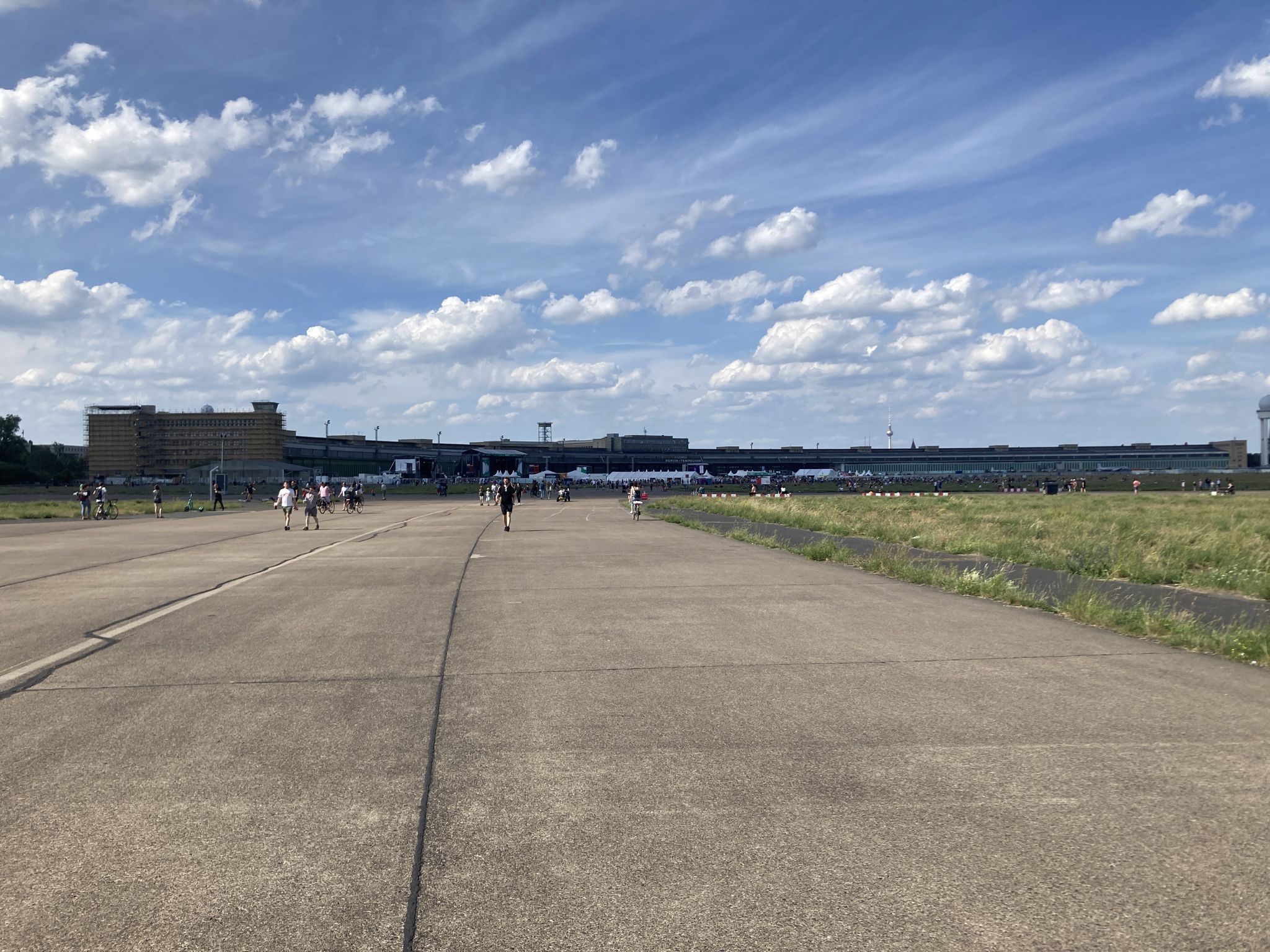 Flughafen - Taxiway ausser Betrieb