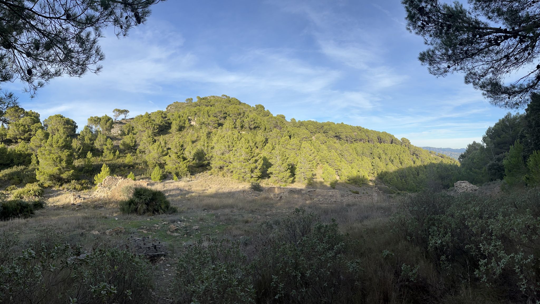 Llacuna i cisterna de Garrupo