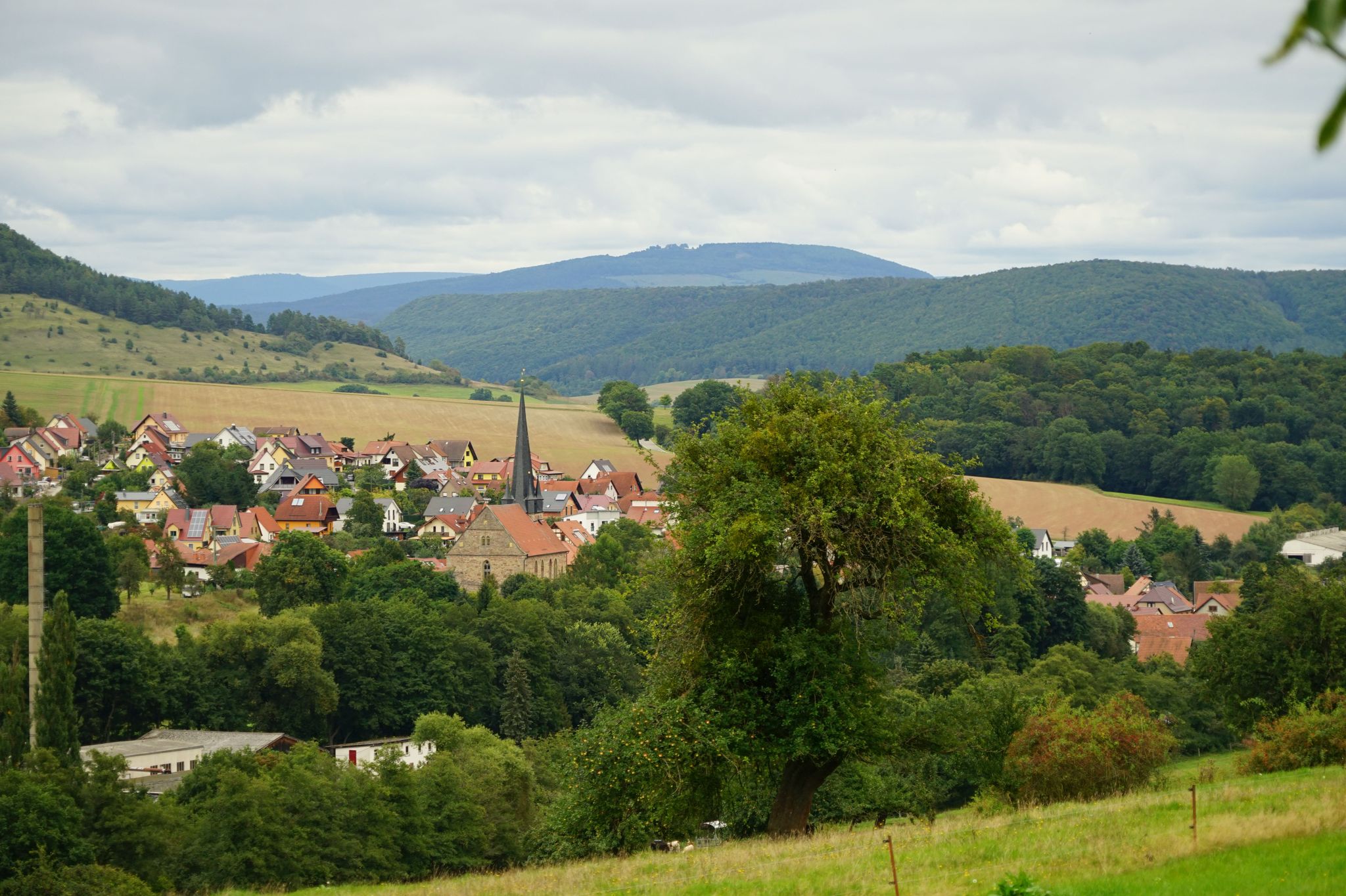 Blick über Bettenhausen zum Dolmar