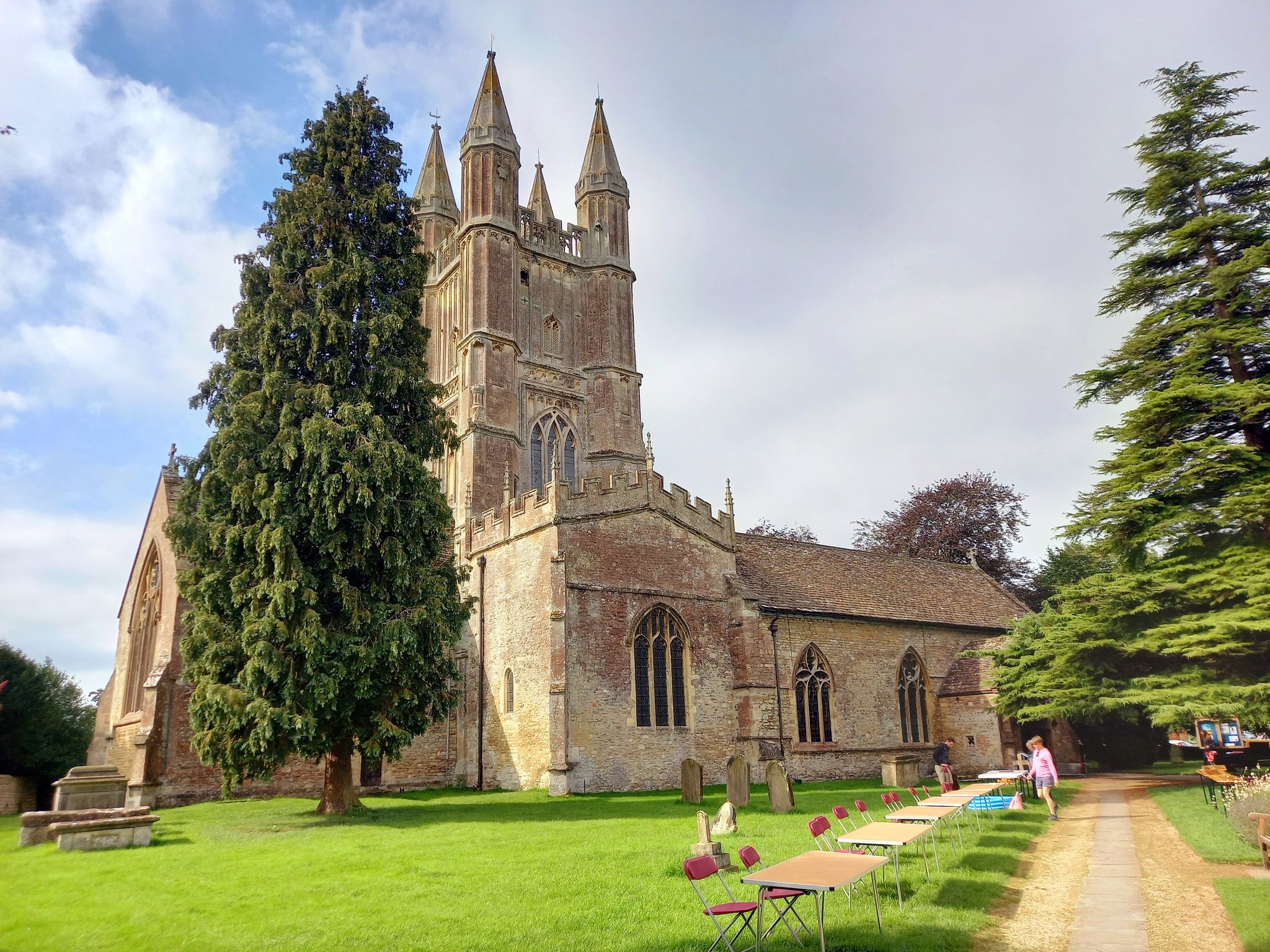St. Sampson's Church in Cricklade. Die Begrüß.-Tafel wurde x-tra für uns aufgestellt...aber wir müssen leider wieder weiter 🤣🤣