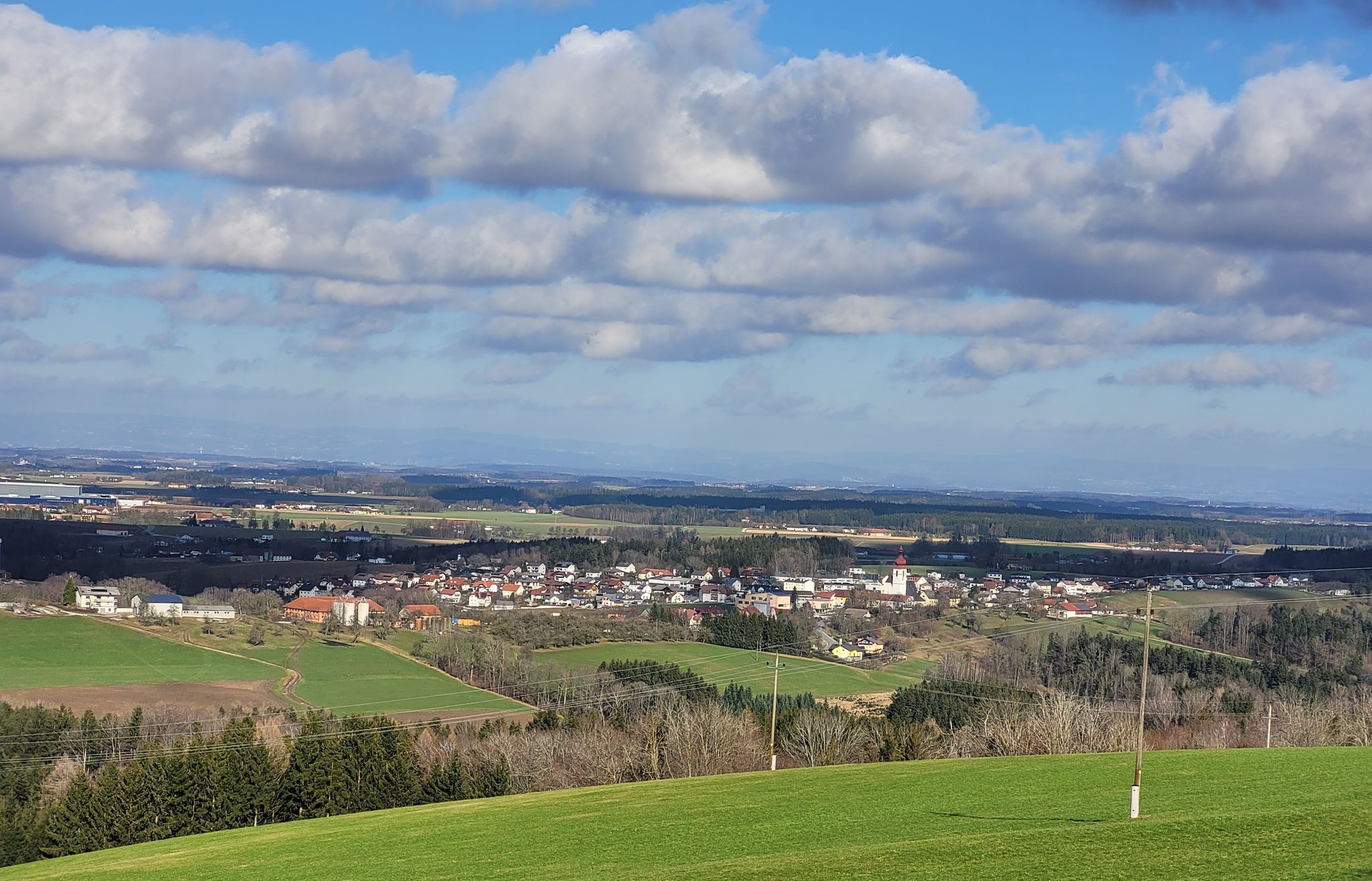 Blick nach Waldneukirchen - im Hintergrund das Voralpenland