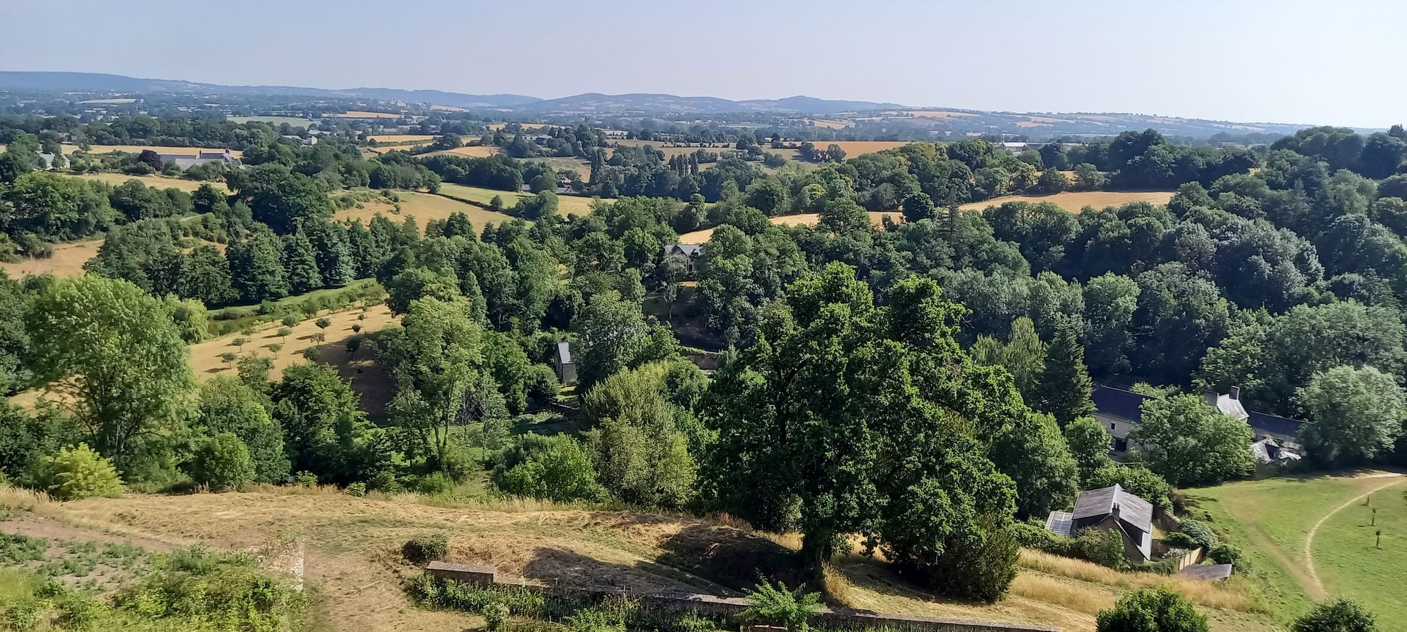 Die Landschaft in der Mayenne