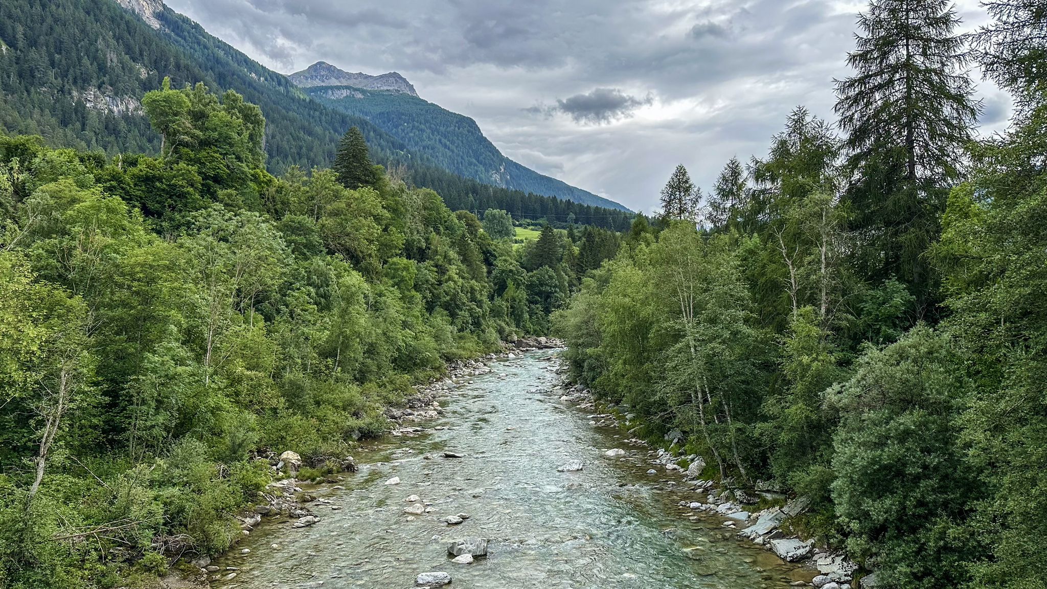 ...wieder mal einen Brückenstandard📸🙃 - Fluss Hinterrhein...
