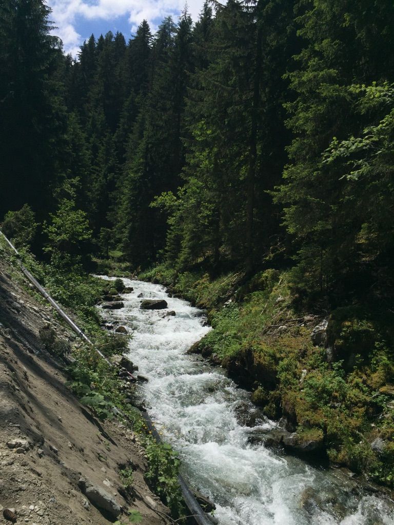 ... oberhalb Les Mayen deRechy