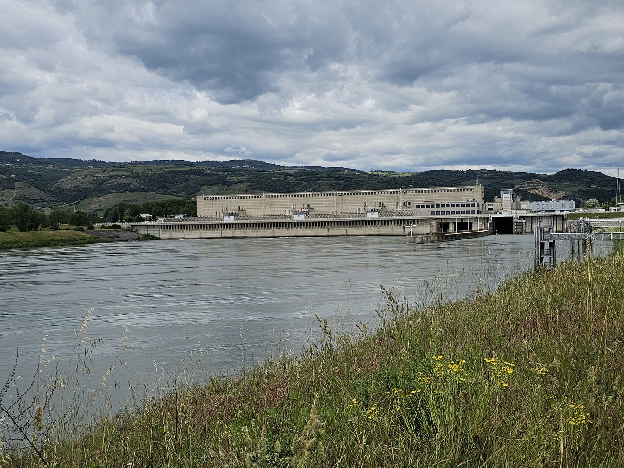 Rhône Staukraftwerk