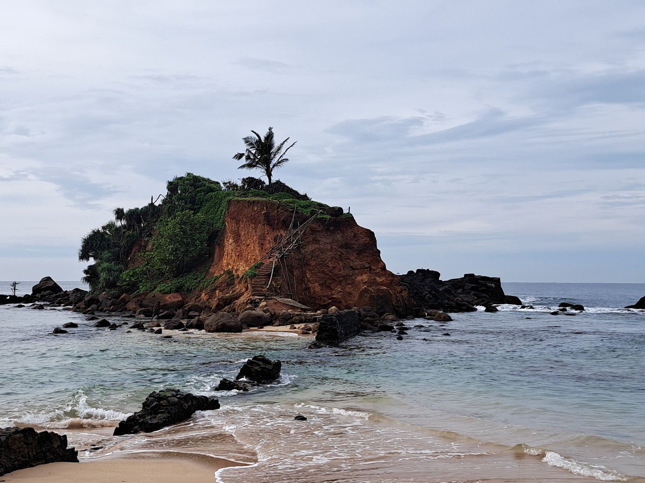 Mirissa "Parrot-Rock"