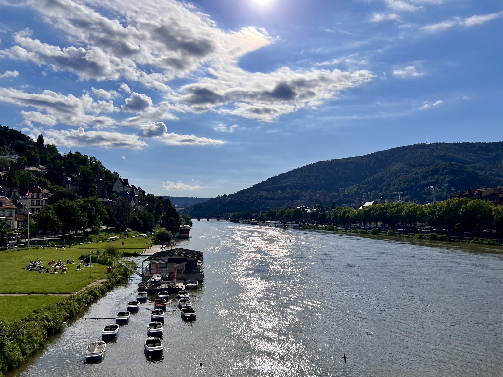 Morgenyoga in der Morgensonne