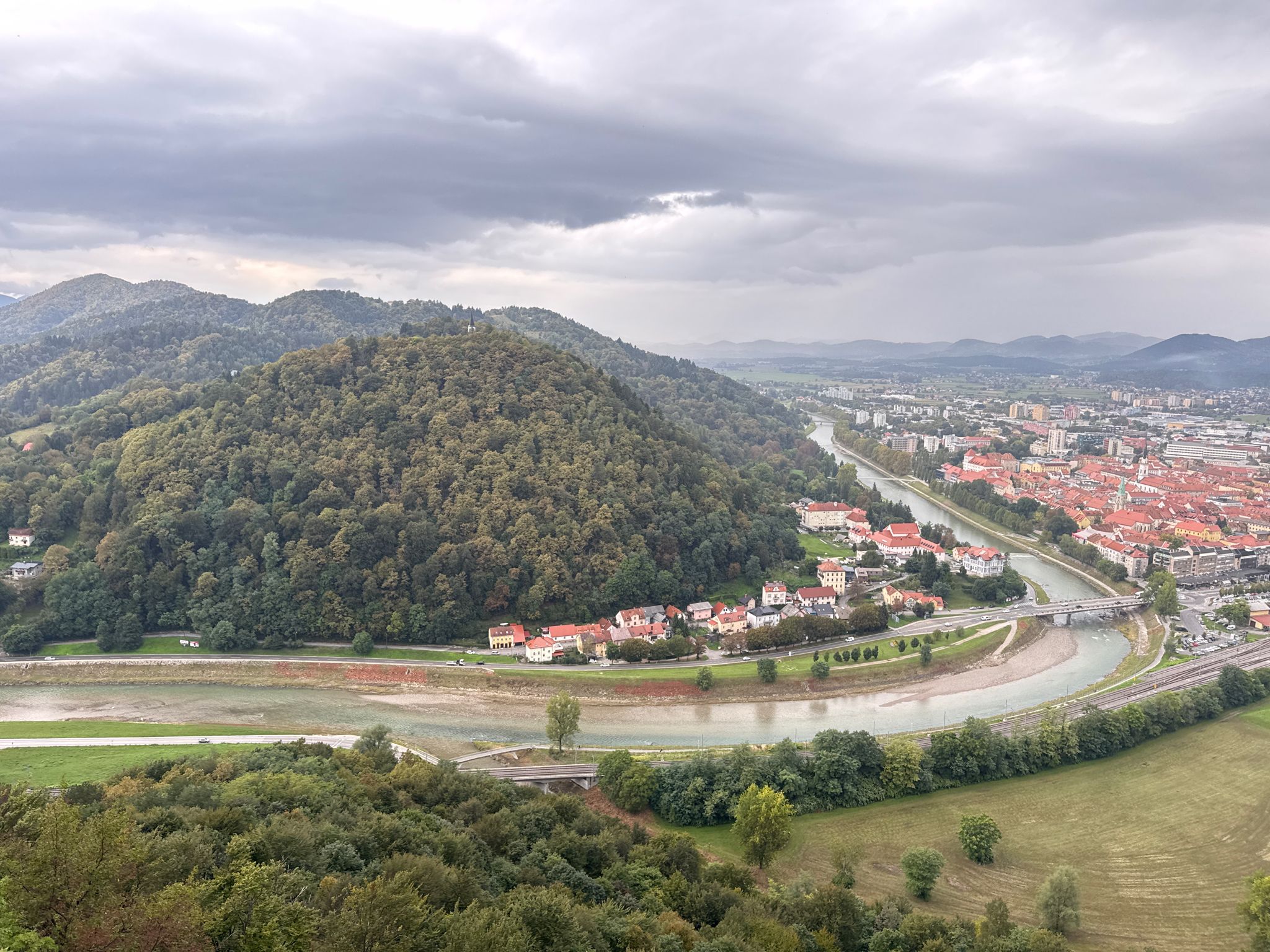 Blick vom Aussichtspunkt der Burg auf Celje