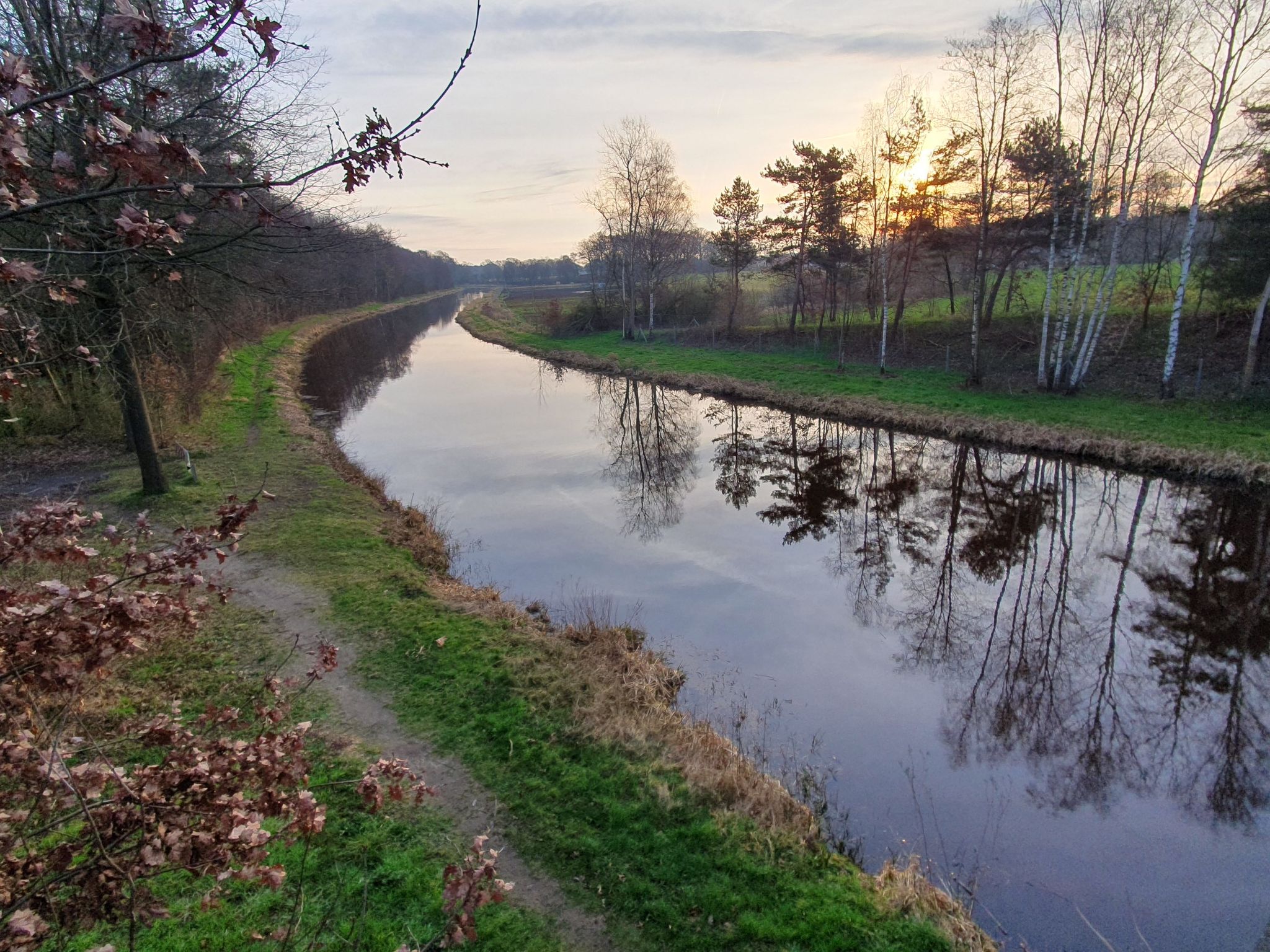An der Nordradde beginnt ein milder Frühlingsmorgen.