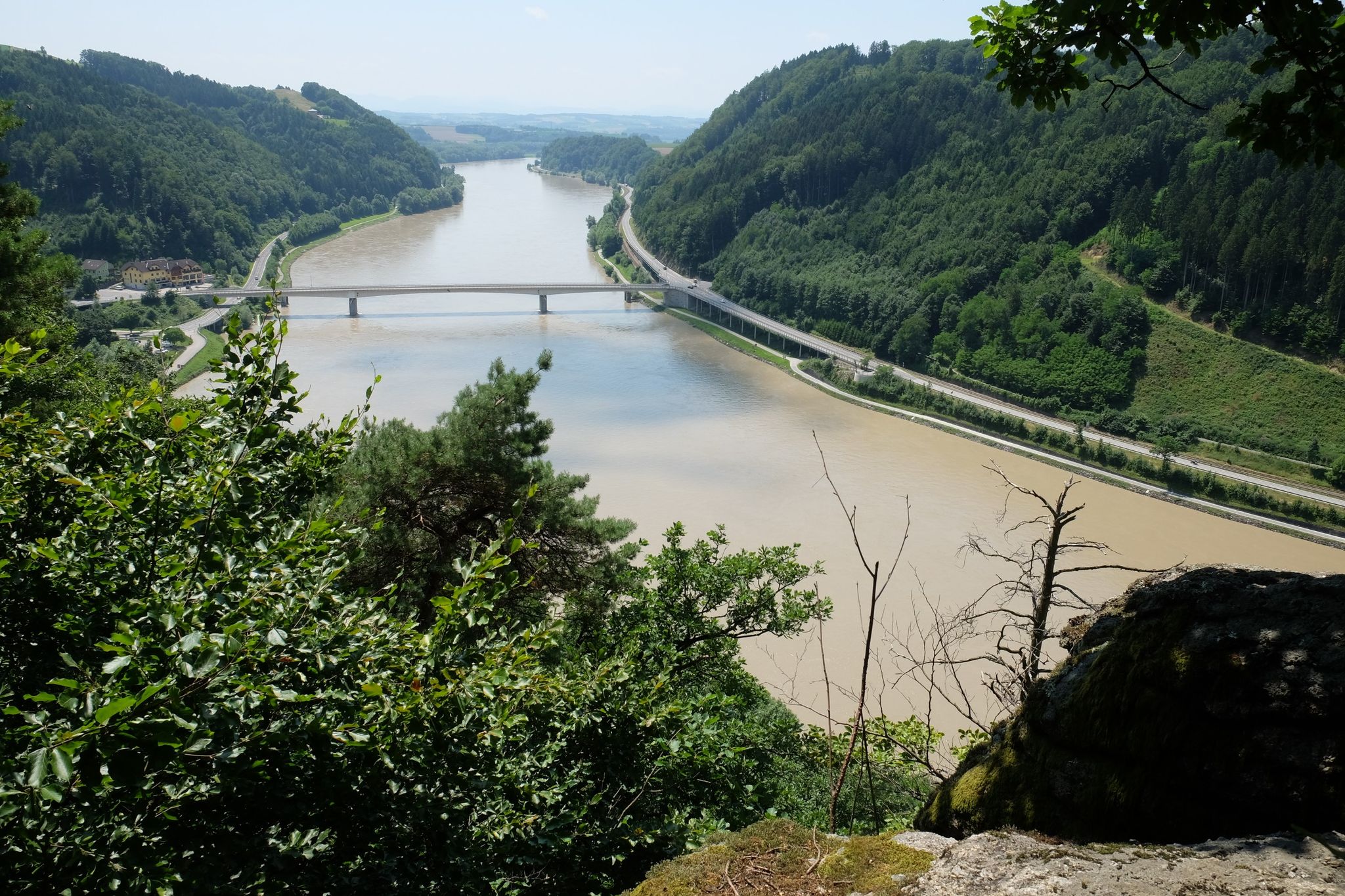 Donaubrücke verbindet Niederösterreich mit Oberösterreich