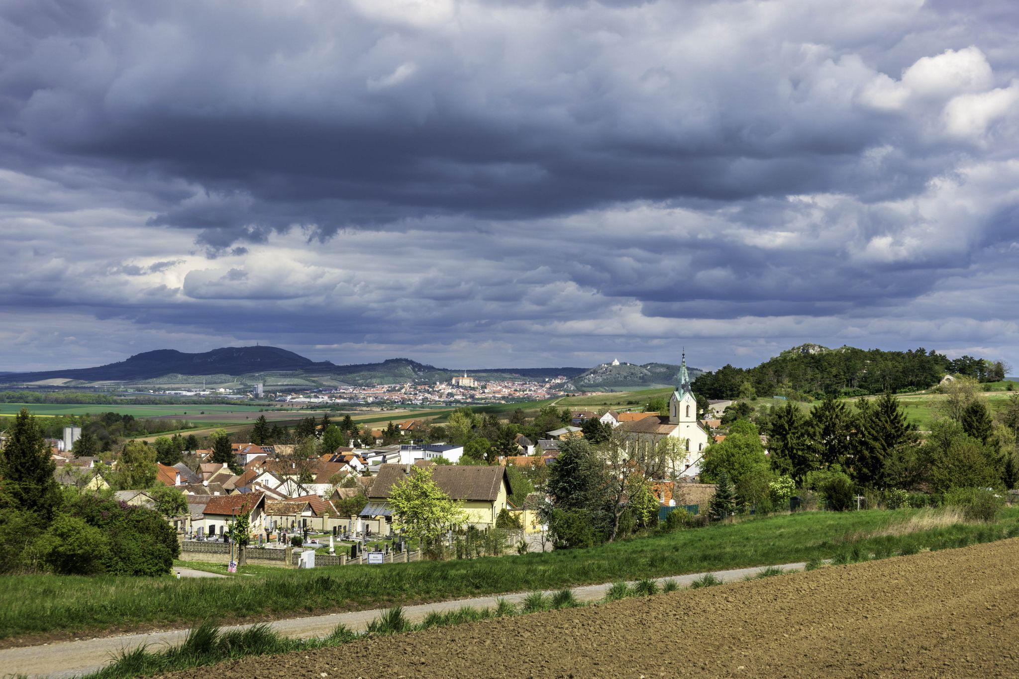 Kleinschweinbarth, dahinter Mikulov