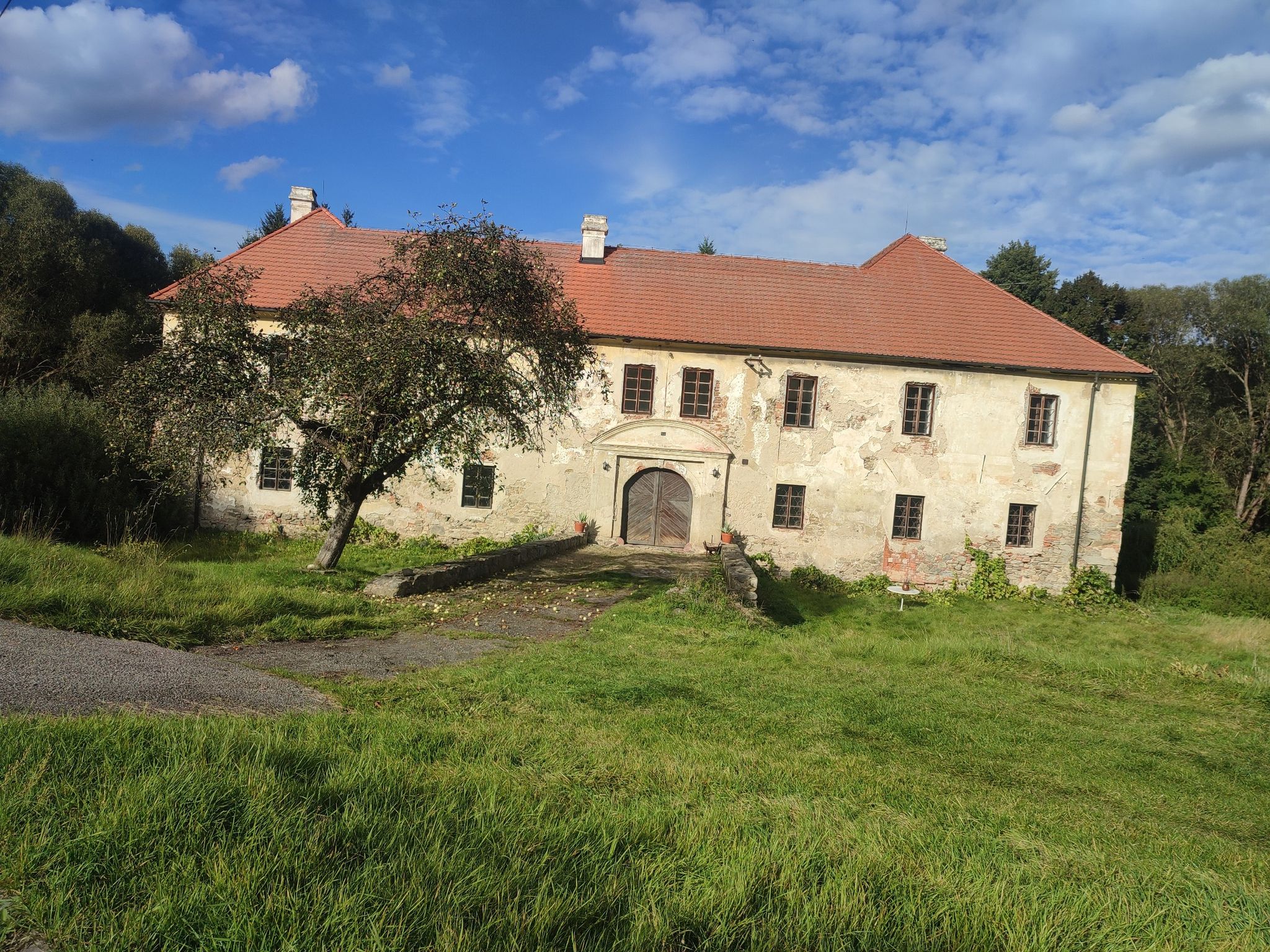 Altes Schloss Jemniste