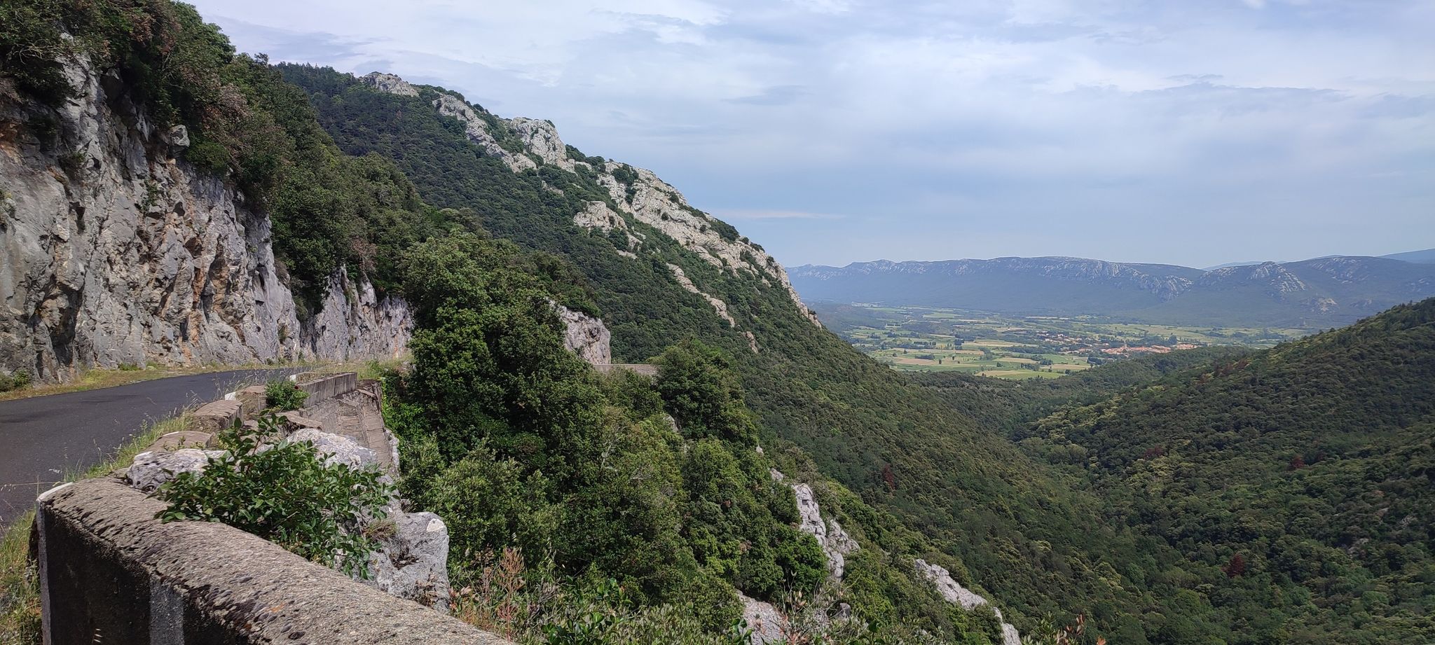 D9, Abfahrt vom Col de St-Louis, grandiose Landschaft
