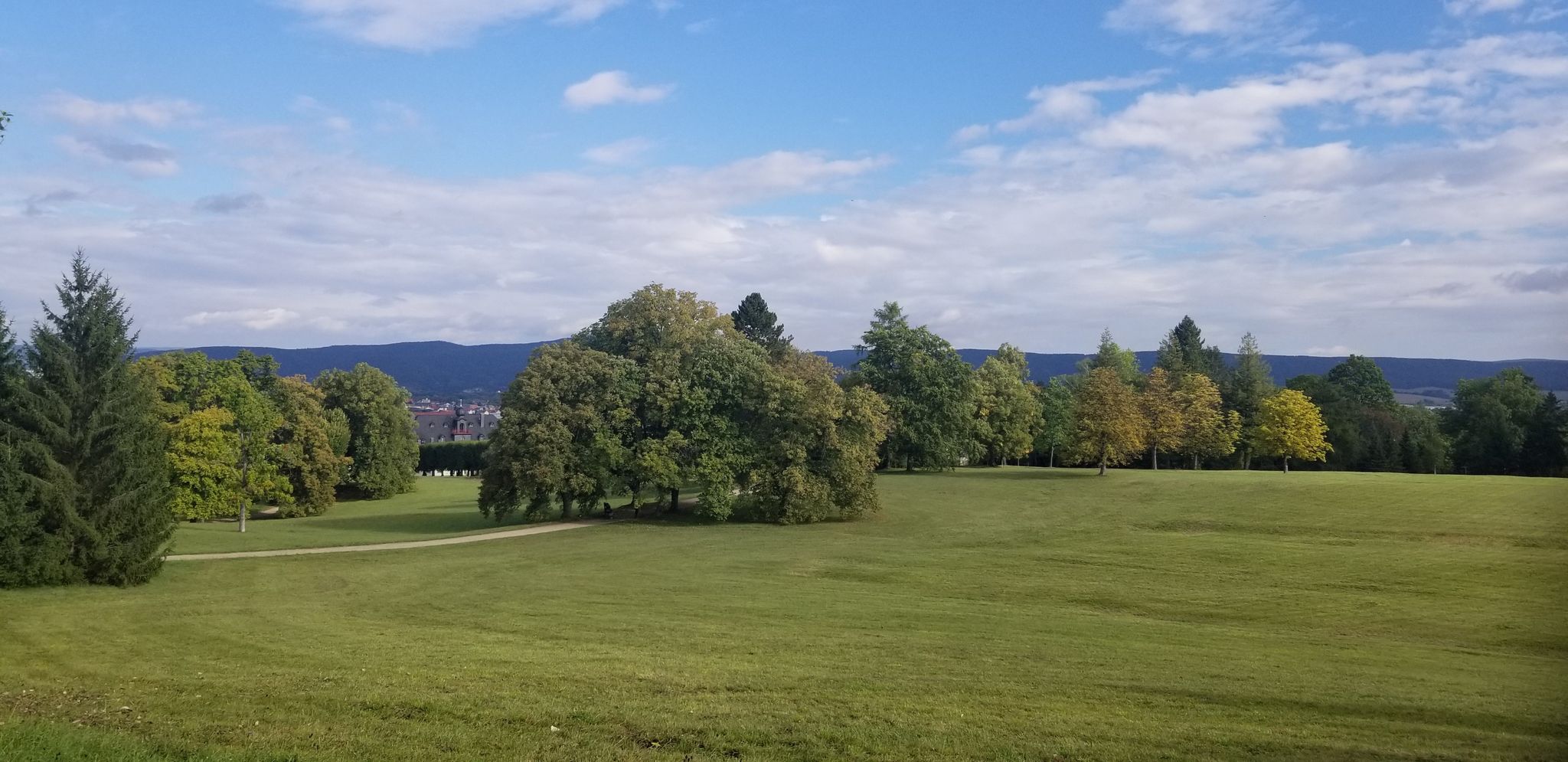 Riesiges Anwesen - war auch mal ein Golfplatz