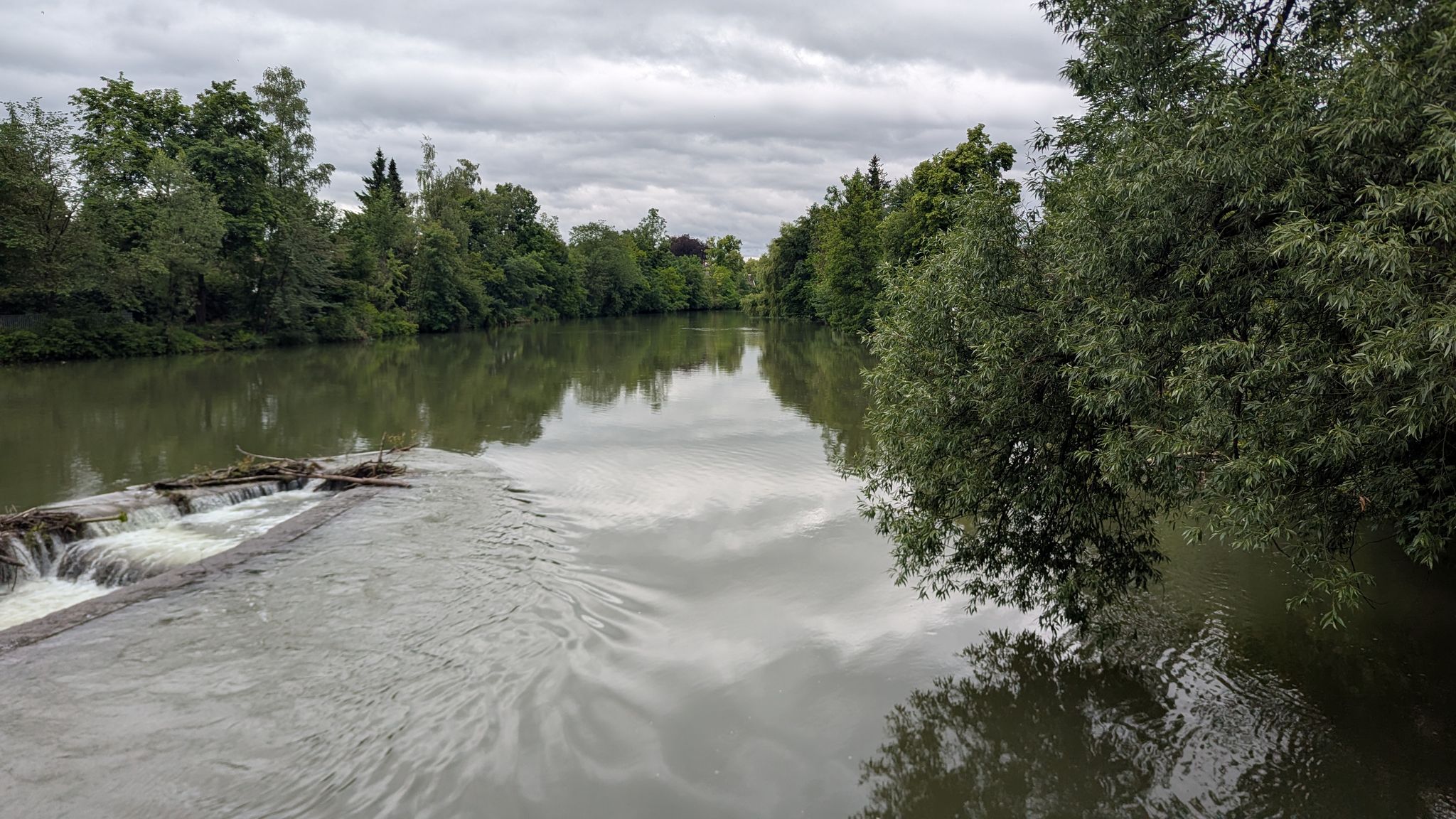 Die Loisach vor dem Wehr