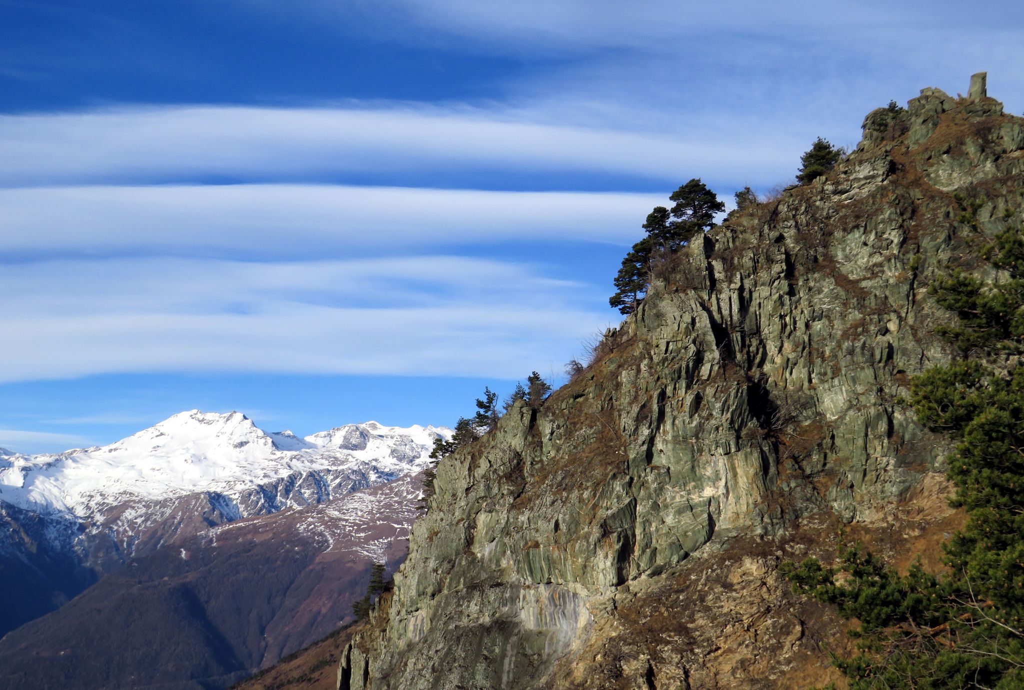 Rocce a picco sopra noi.