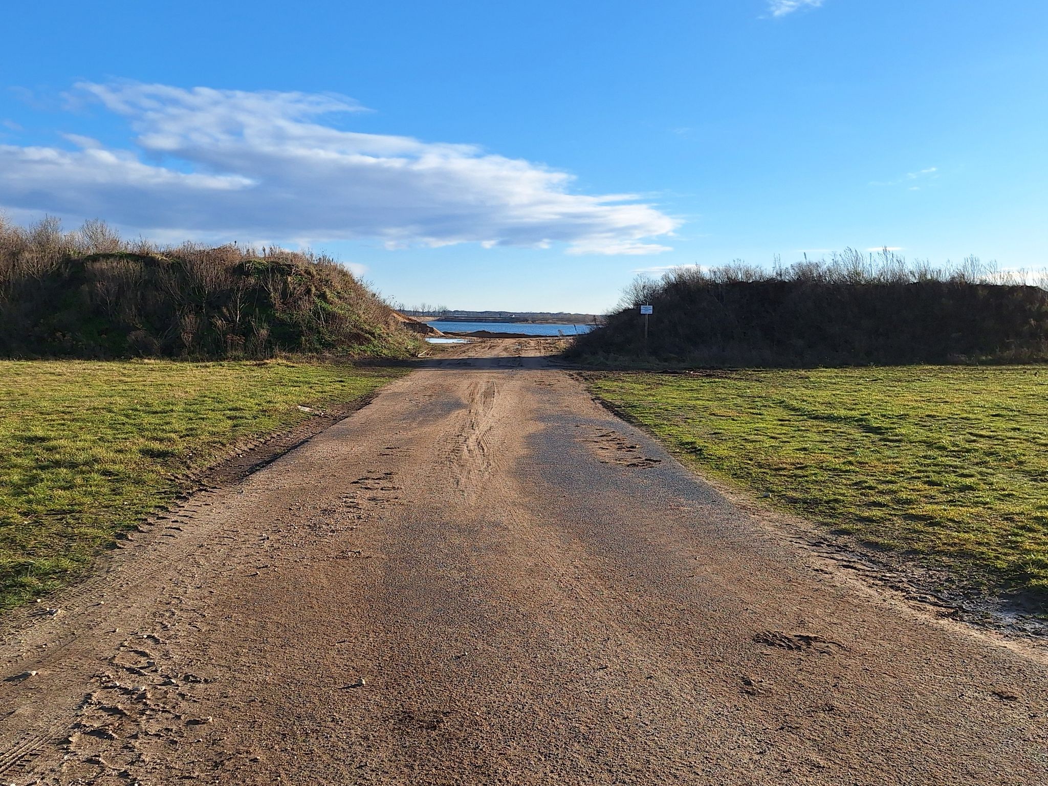 ein See auf der anderen Seite