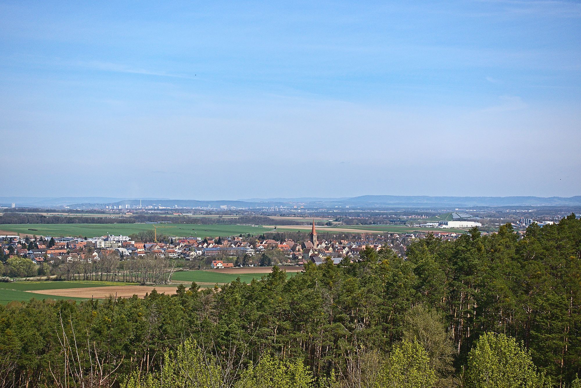 Blick von der Bauschuttdeponie zurück auf Burgfarrnbach