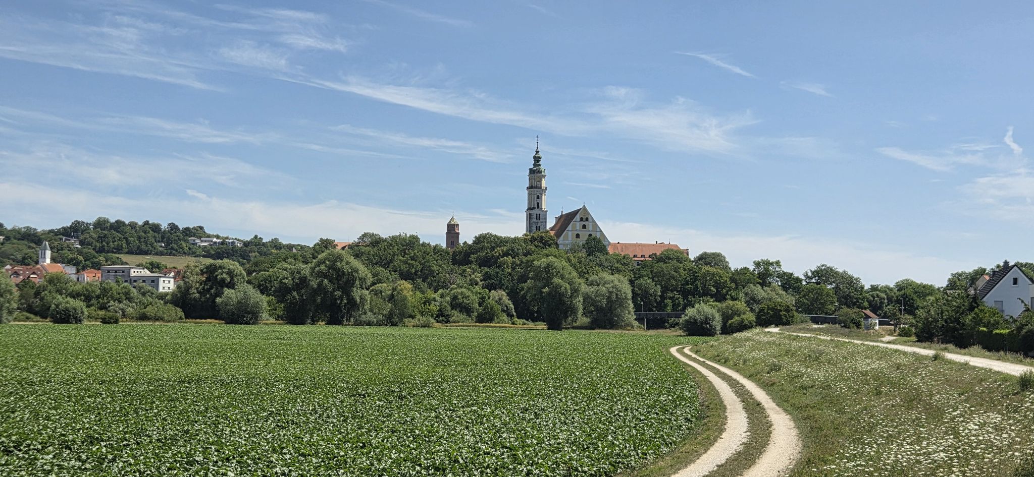 Links der Turm vom Liebfrauenmünster Donauwörth