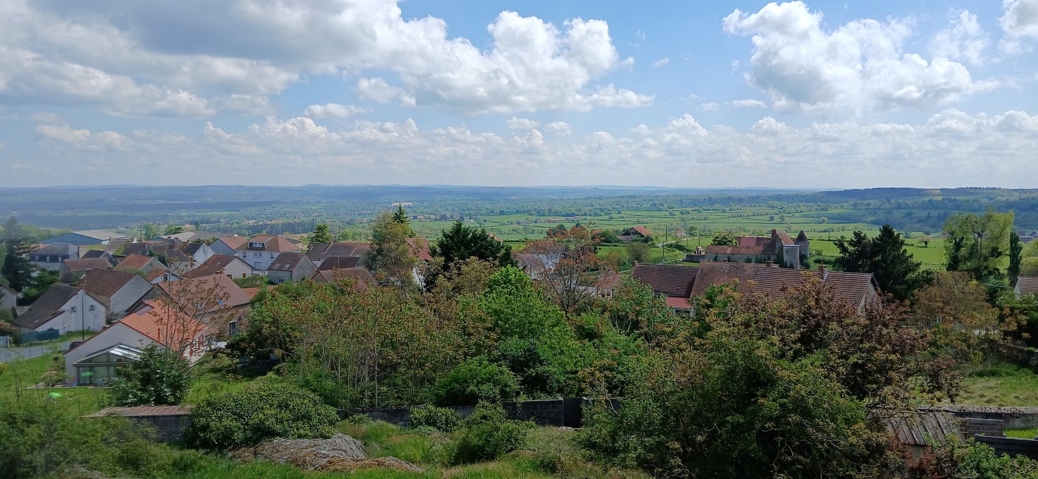 Vue d'une partie du bourg de Quinssaines.