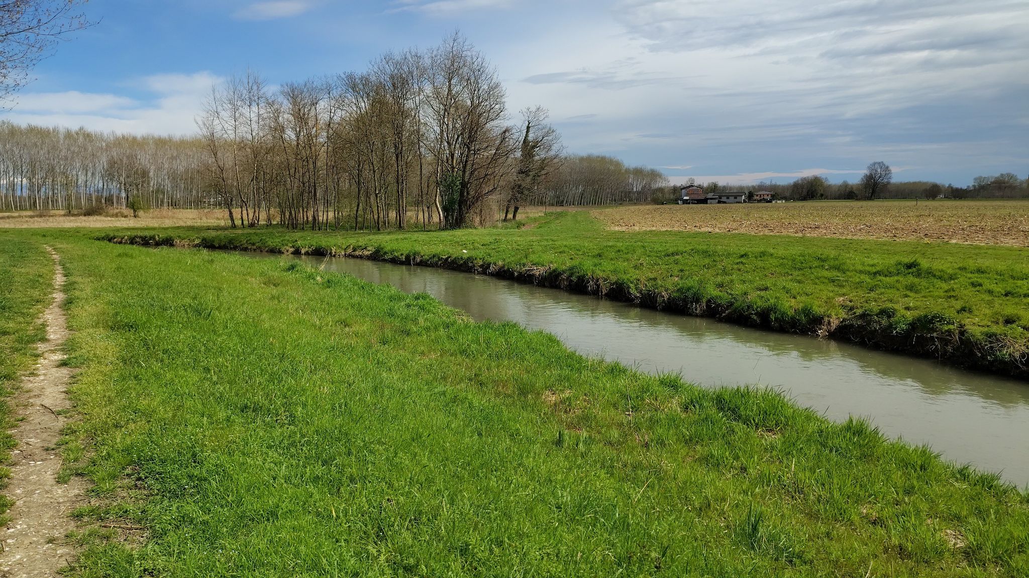 lungo il canale di gronda