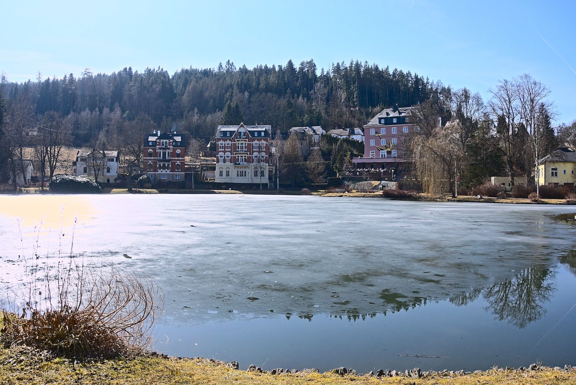 Auch hier hält sich die Eisdecke noch hartnäckig