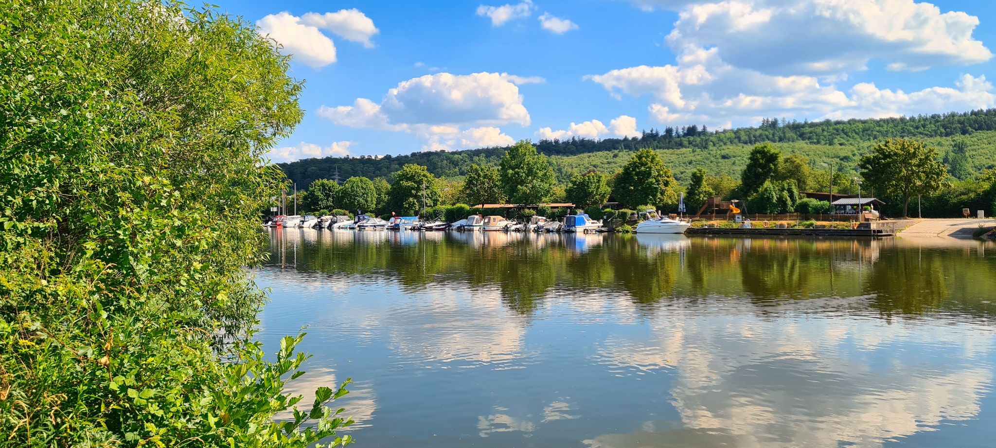 Der Neckar zwischen Esslingen und Plochingen