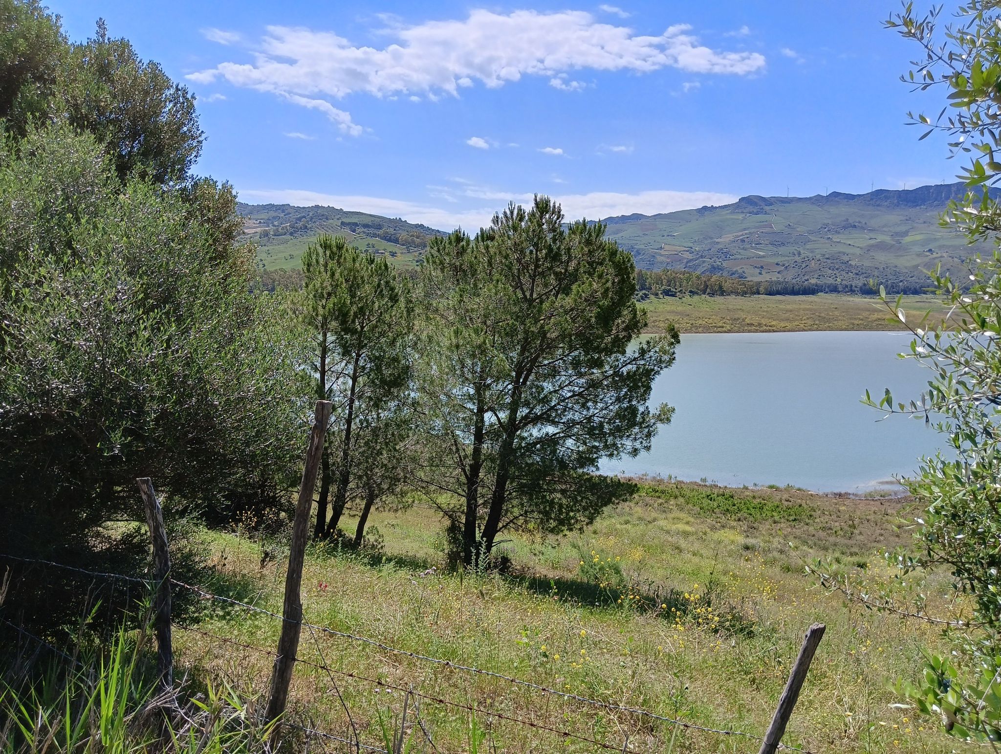 periplo del Lago di Caccamo, strada sterrata ma pedalabile con mbk