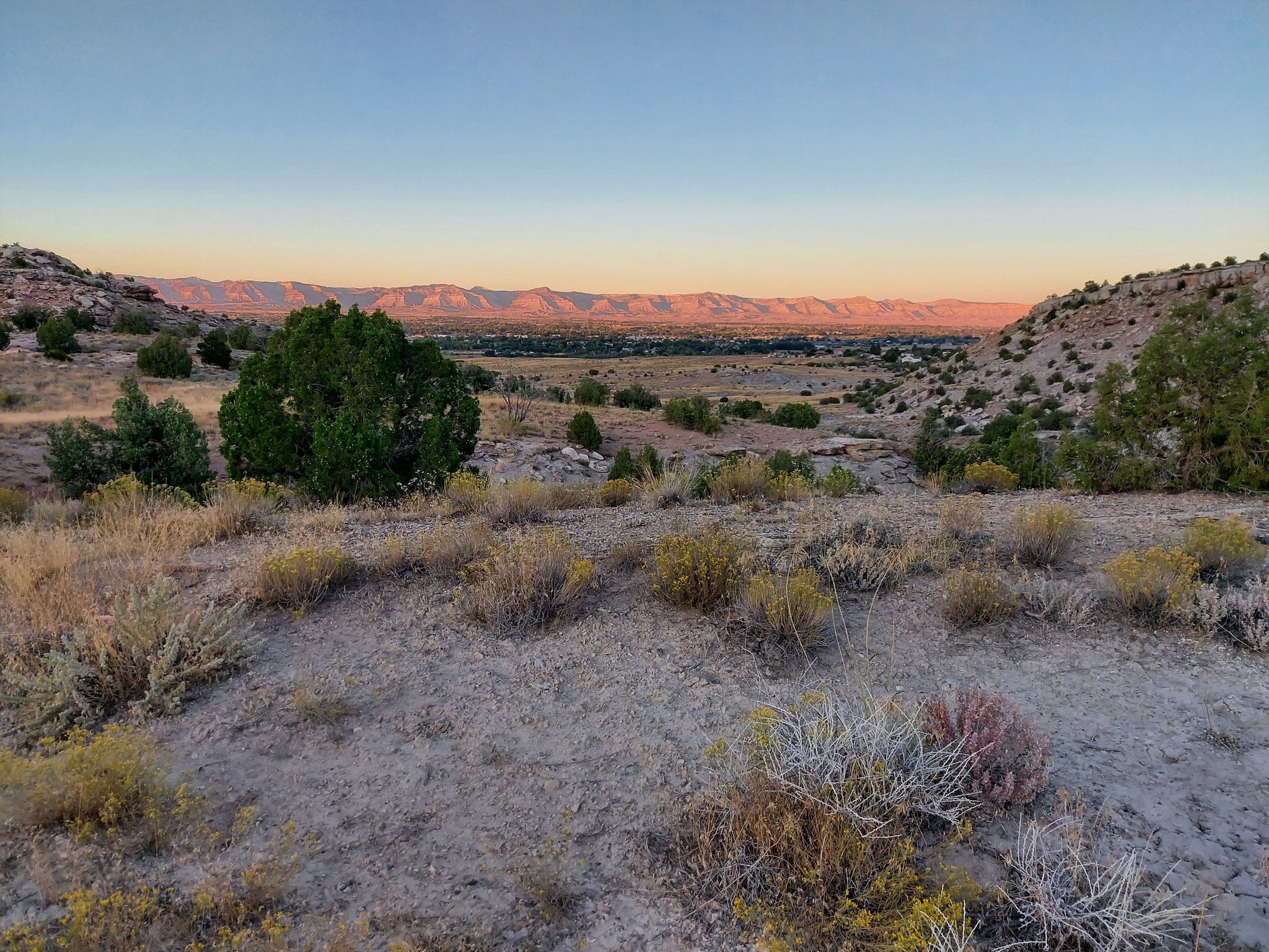 Expansive valley view at sunset with brush-covered hills and distant mountains. - Kodel 1 Loop