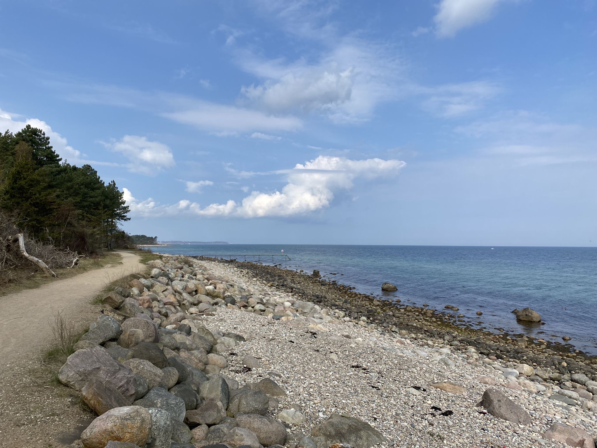 Easy trail along the beach