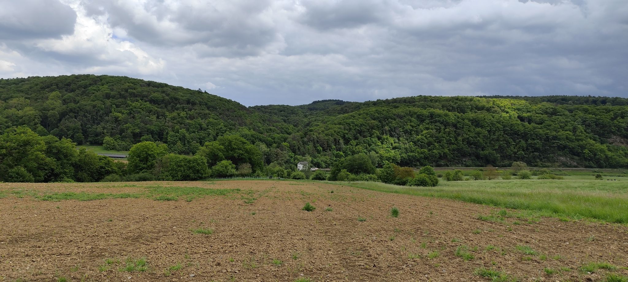 Blick auf Hintertaunus,über das Lahntal hinweg
