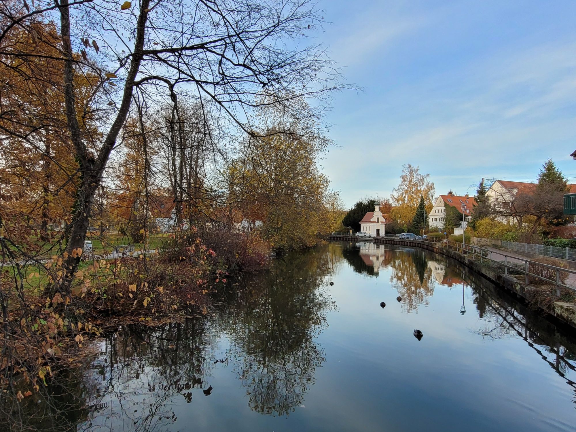 Die Krumbacher Mühlkapelle an der Kammel wurde 1832 erbaut.