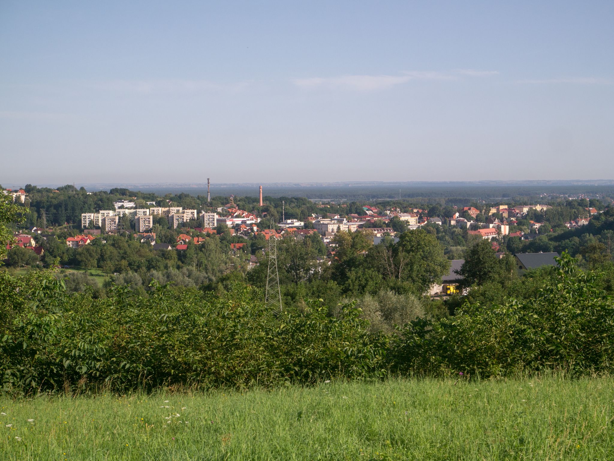 Bochnia. Gdzieś pomiędzy kominami ta mniej znana kopalnia soli. Można zwiedzać.