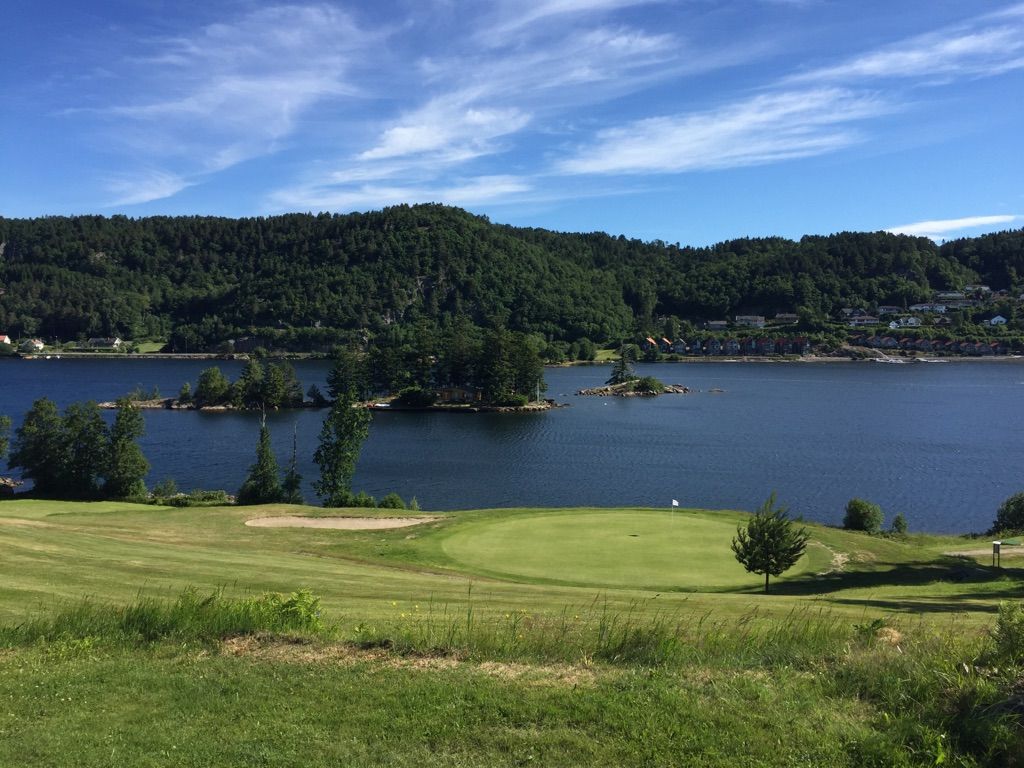 Golfplatz mit toller Kulisse nur viel Wind