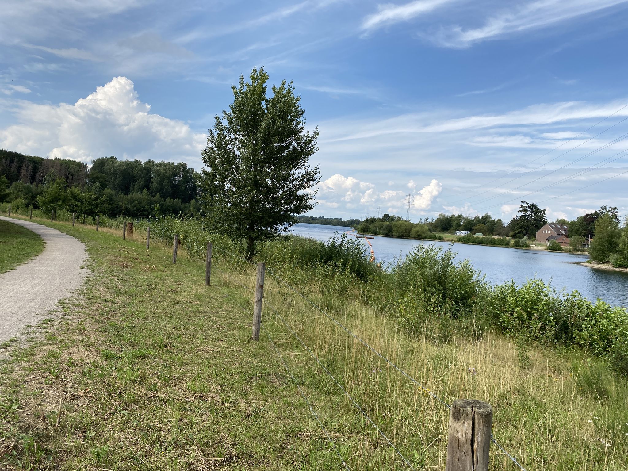 am See entlang 