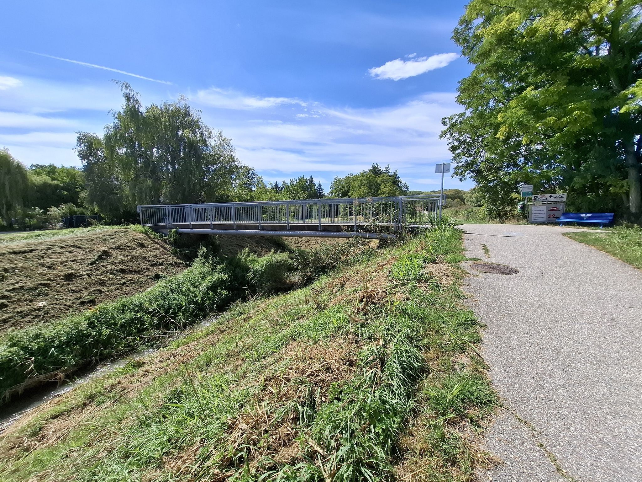 Bei Lanzendorf