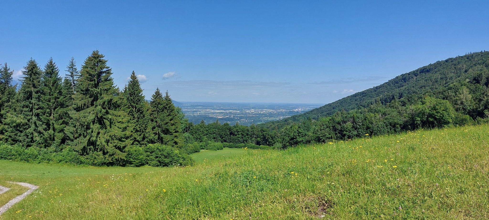 Im Hintergrund Salzburg