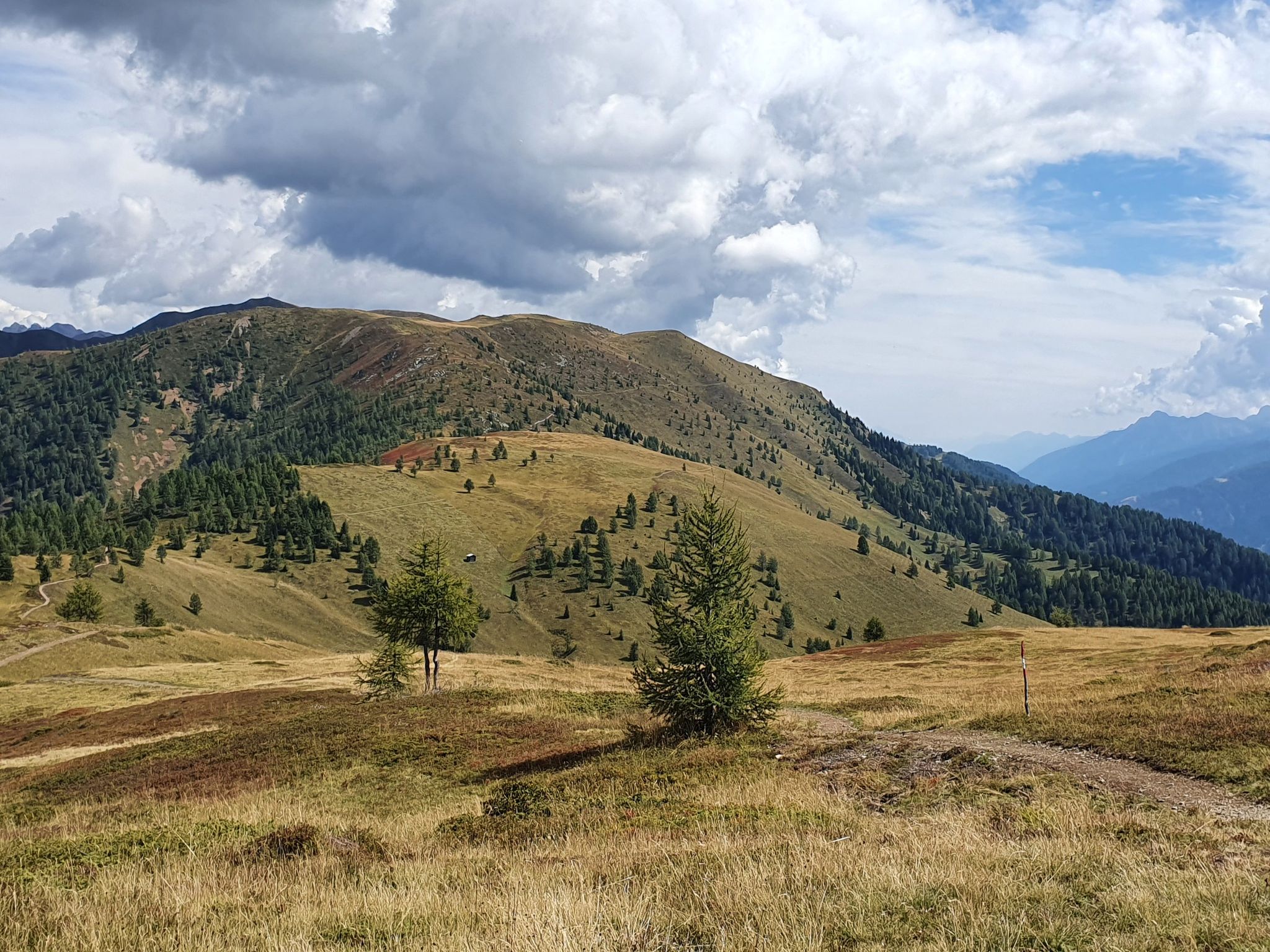 Blick vom Dorfberg auf den Gaitaler Höhenweg