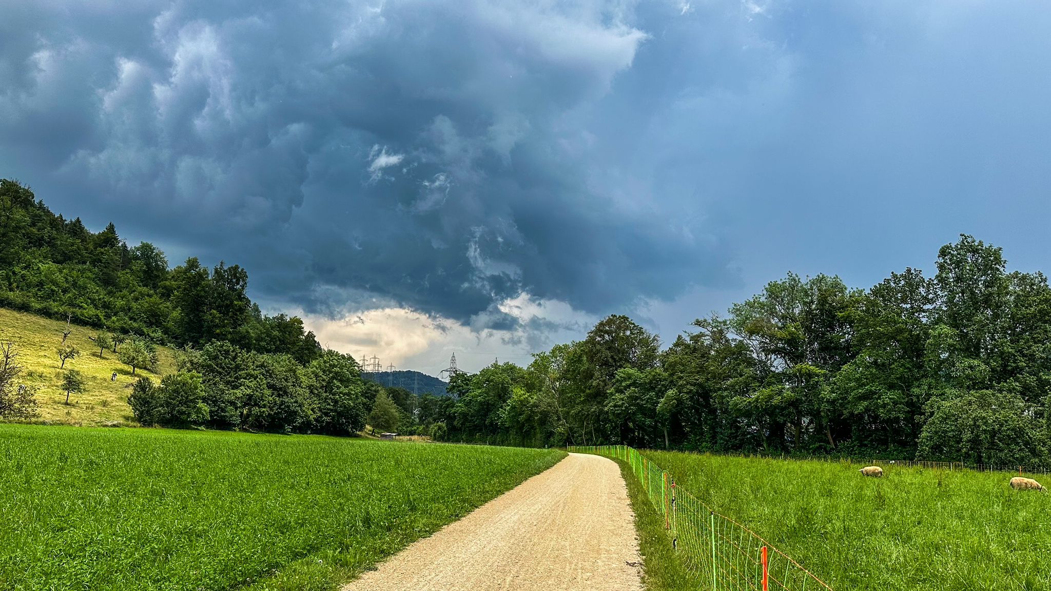...ja was soll ich zu diesem Anblick noch sagen⛈🤷‍♀️ - Richtung Sissach...