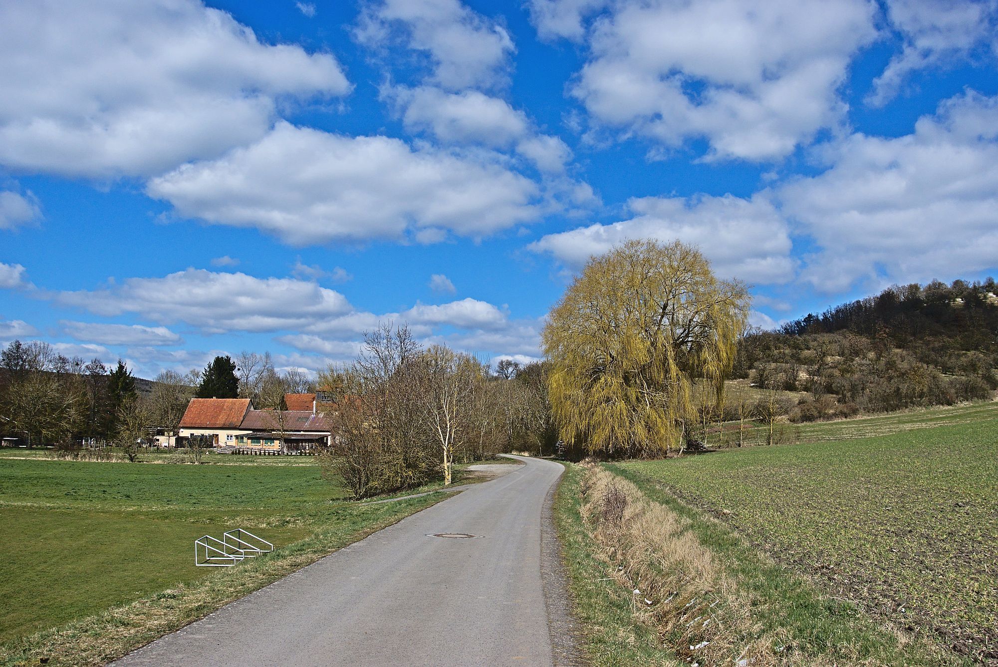 Malerische Strecke von Stadtlauringen nach Oberlauringen entlang der Lauer