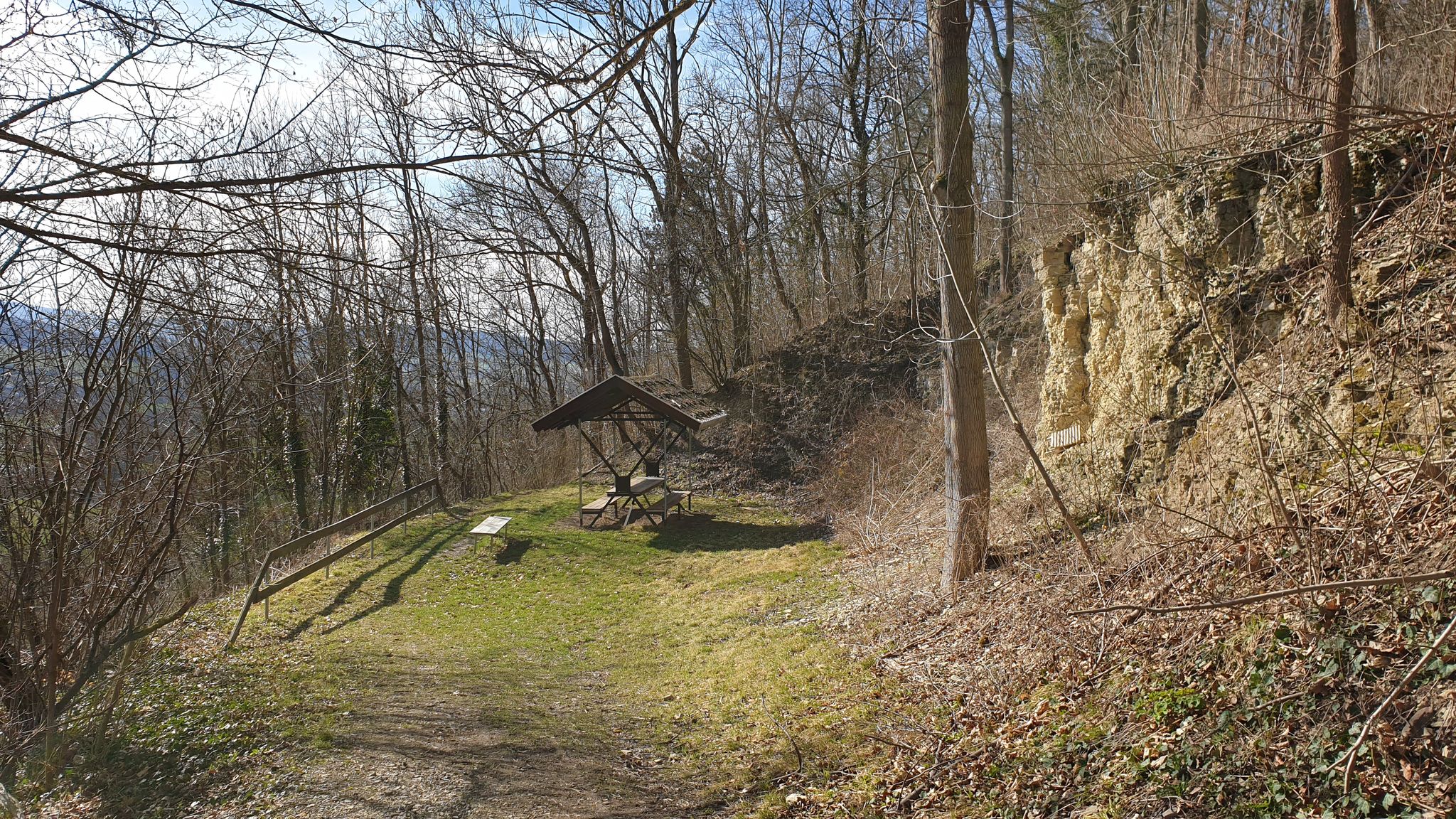 Rastplatz oberhalb von Marth