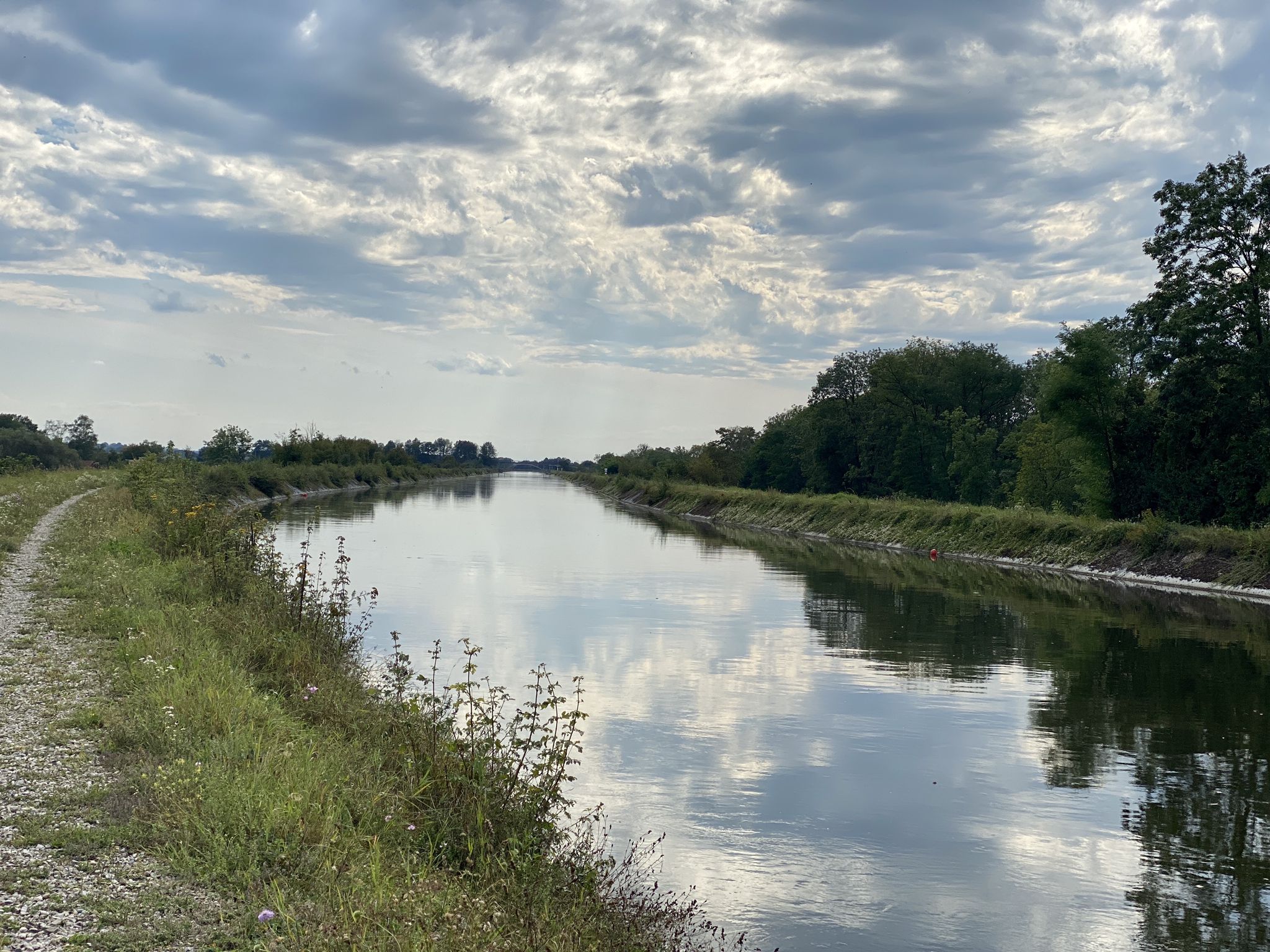 ein Stück am Isarkanal entlang