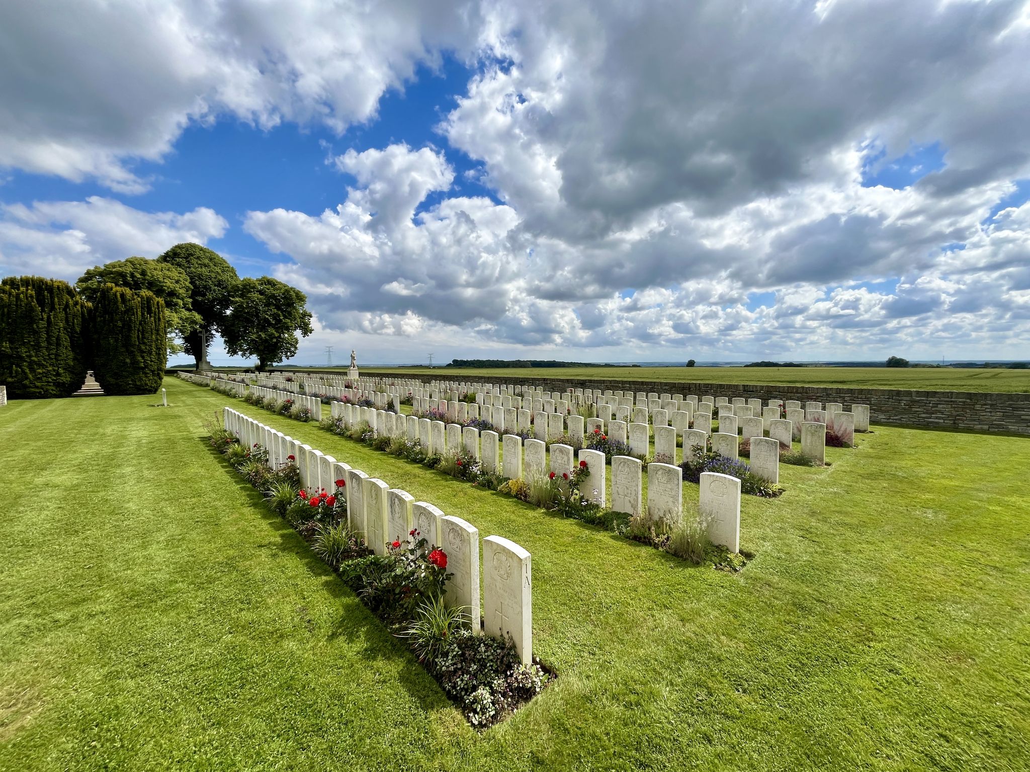 The British War Cemetery of Vignacourt, contains 584 burials from the Great War. Another two burials are added after WWII.