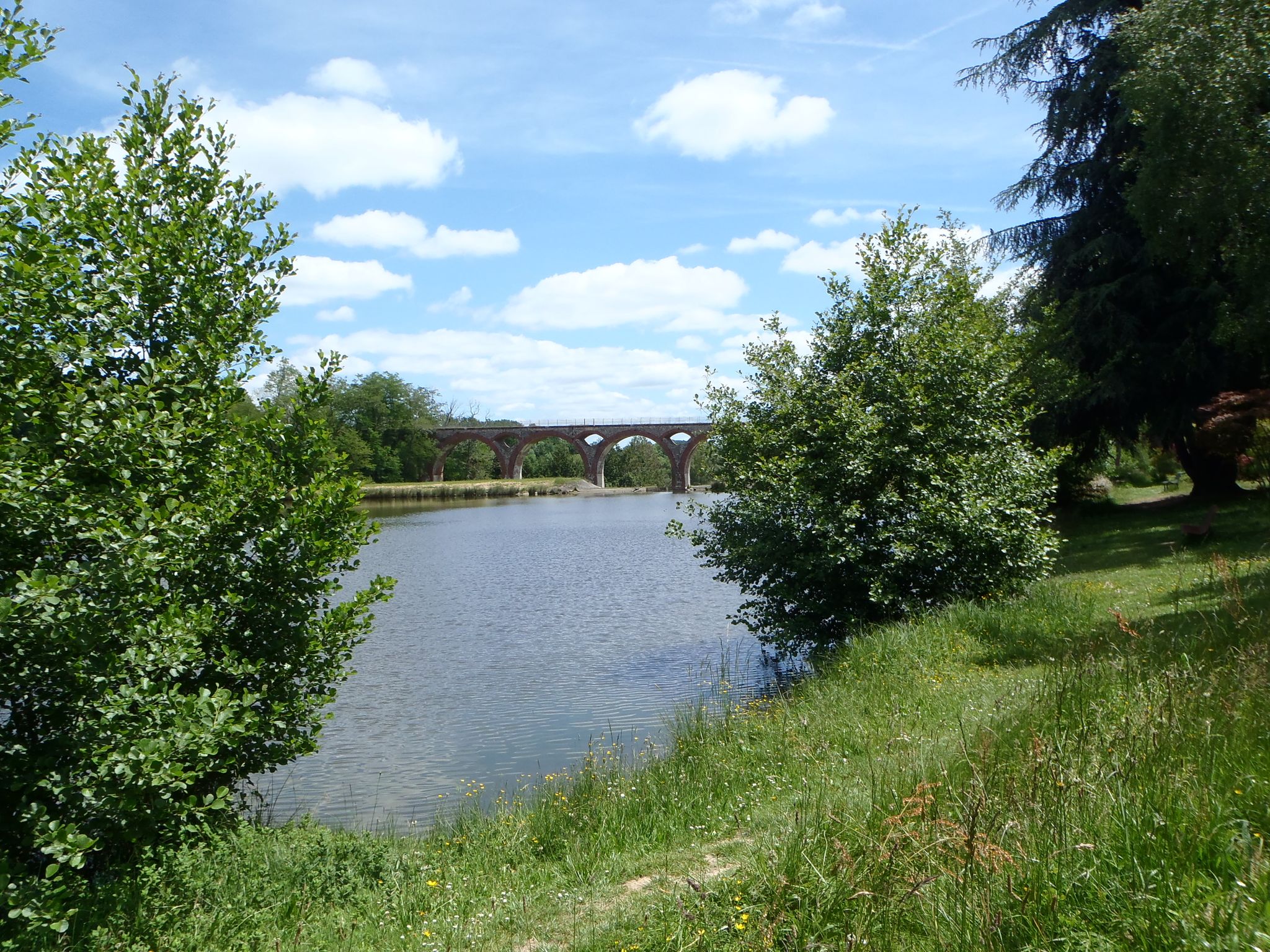 Le viaduc de Boulogne sur Gesse.