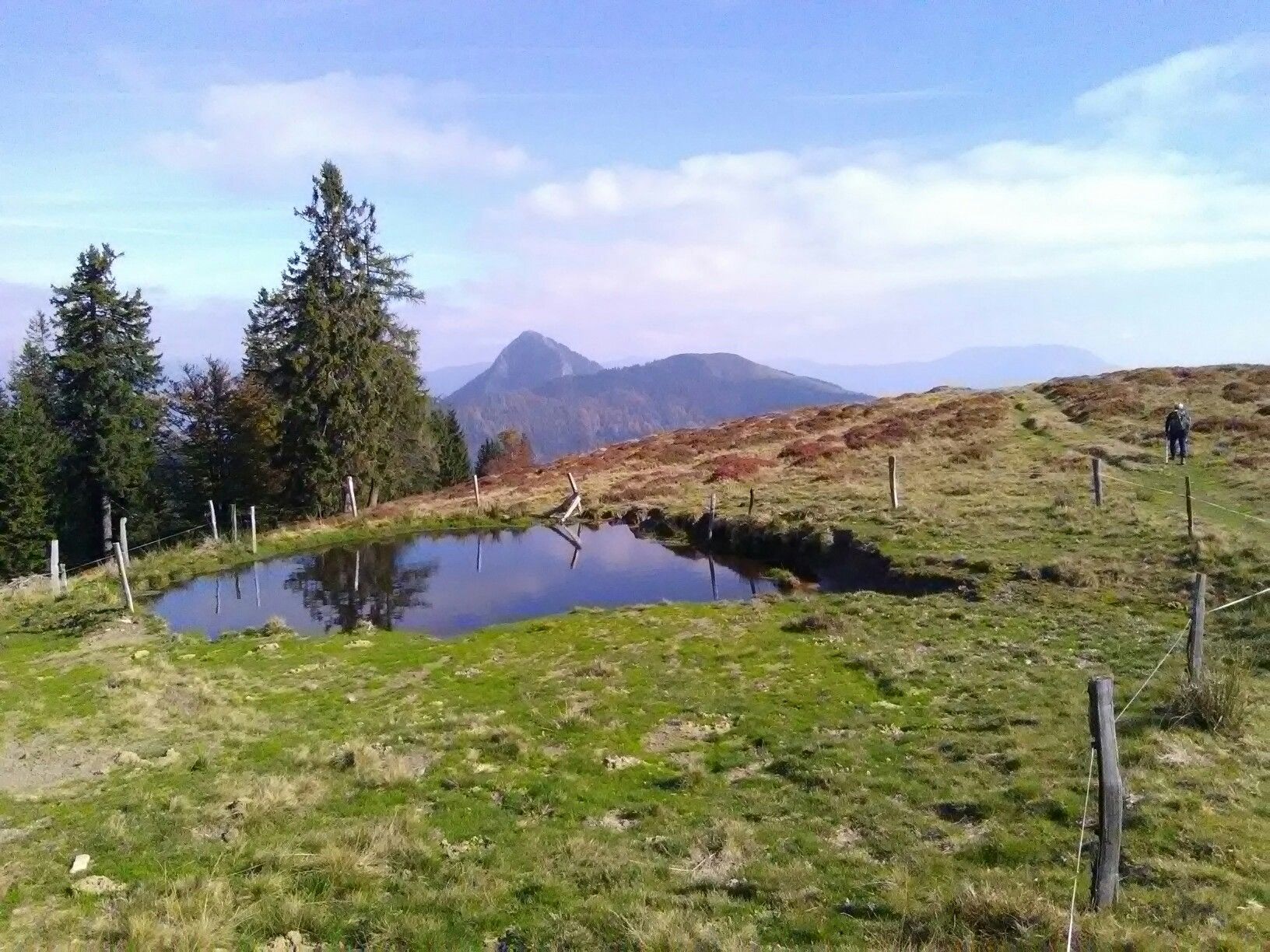 pogled proti Lepenatki in Vel. Rogacu.