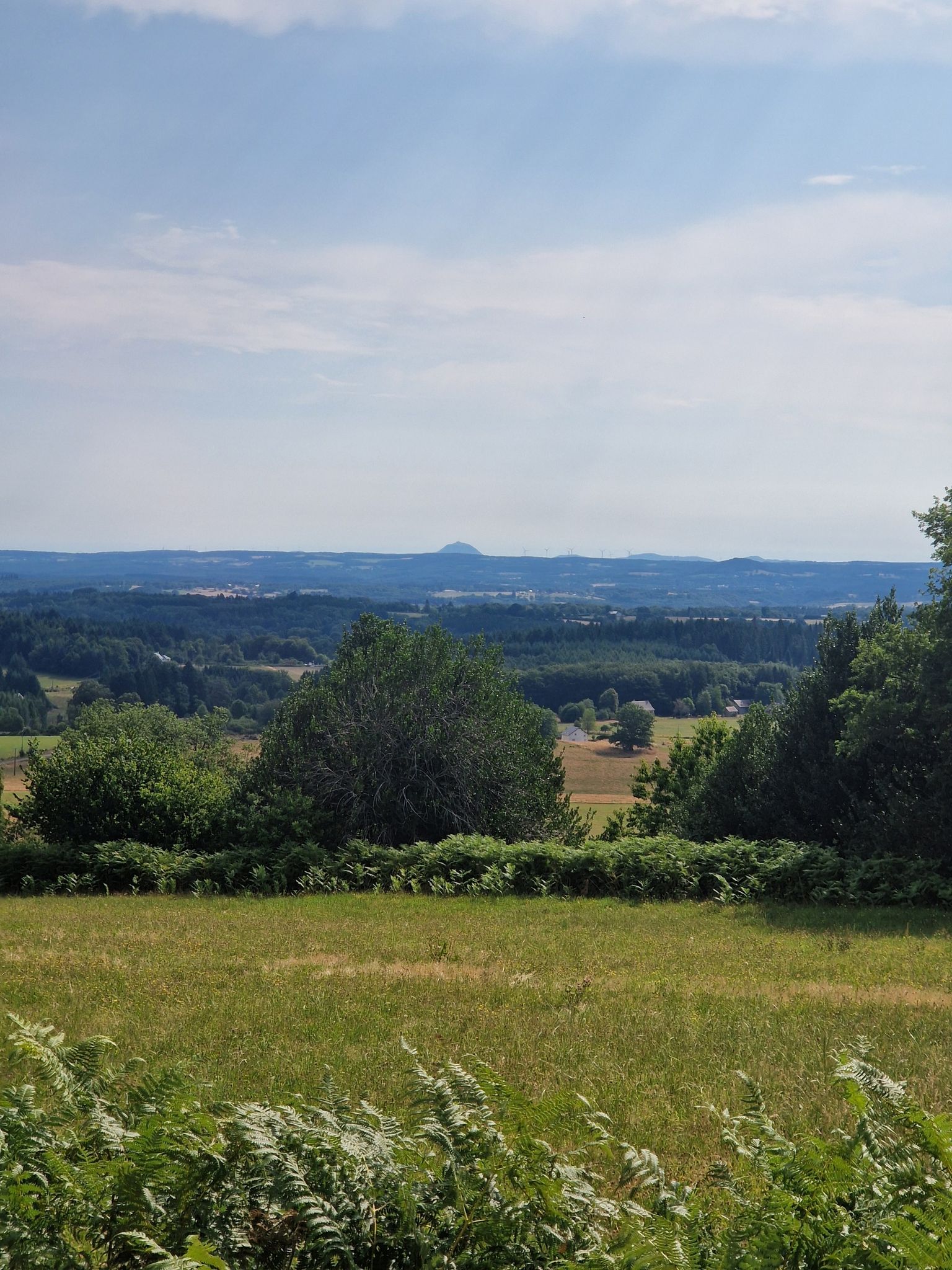 Au loin, le Puy de Dôme