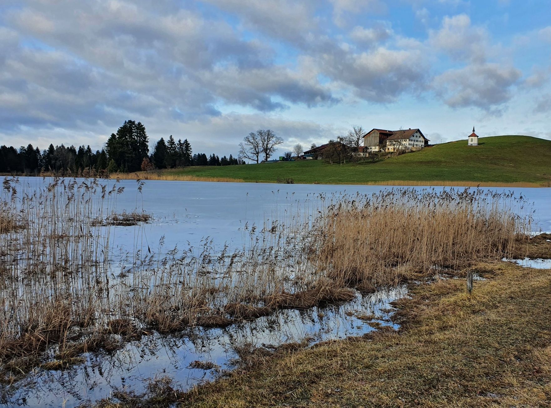 zugefrorener Hegratsriedersee
